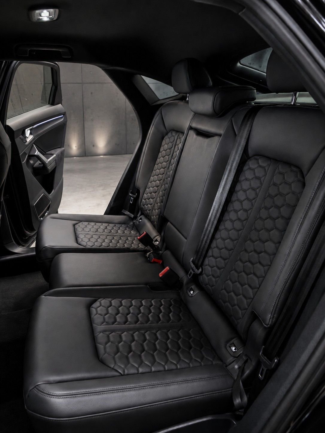 AUDI RS Q3 Sportback quattro 400PS Black Optic-image-6