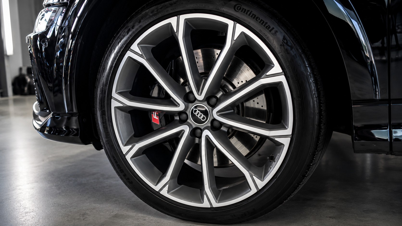 AUDI RS Q3 Sportback quattro 400PS Black Optic-image-10
