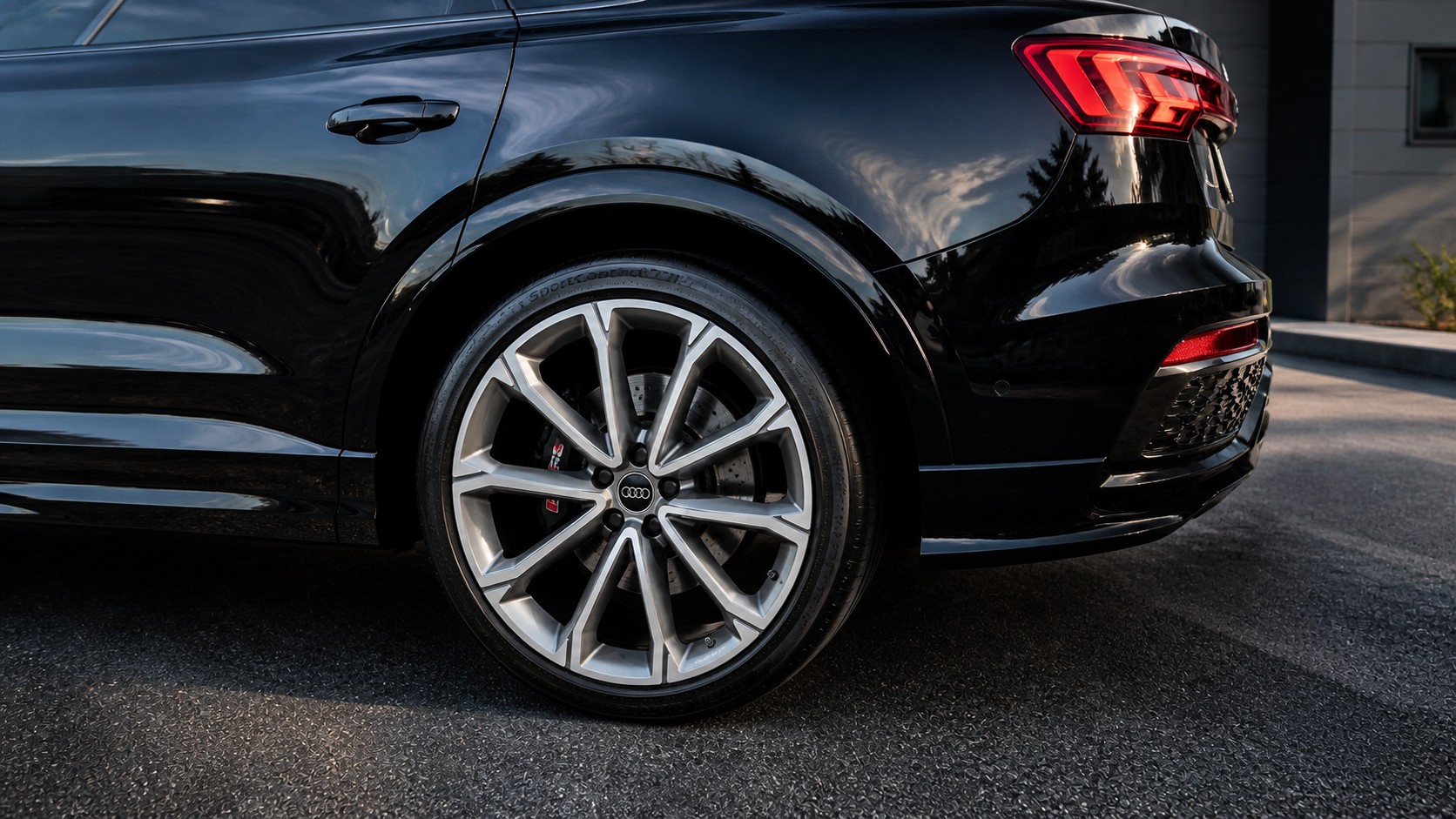 AUDI RS Q3 Sportback quattro 400PS Black Optic-image-9