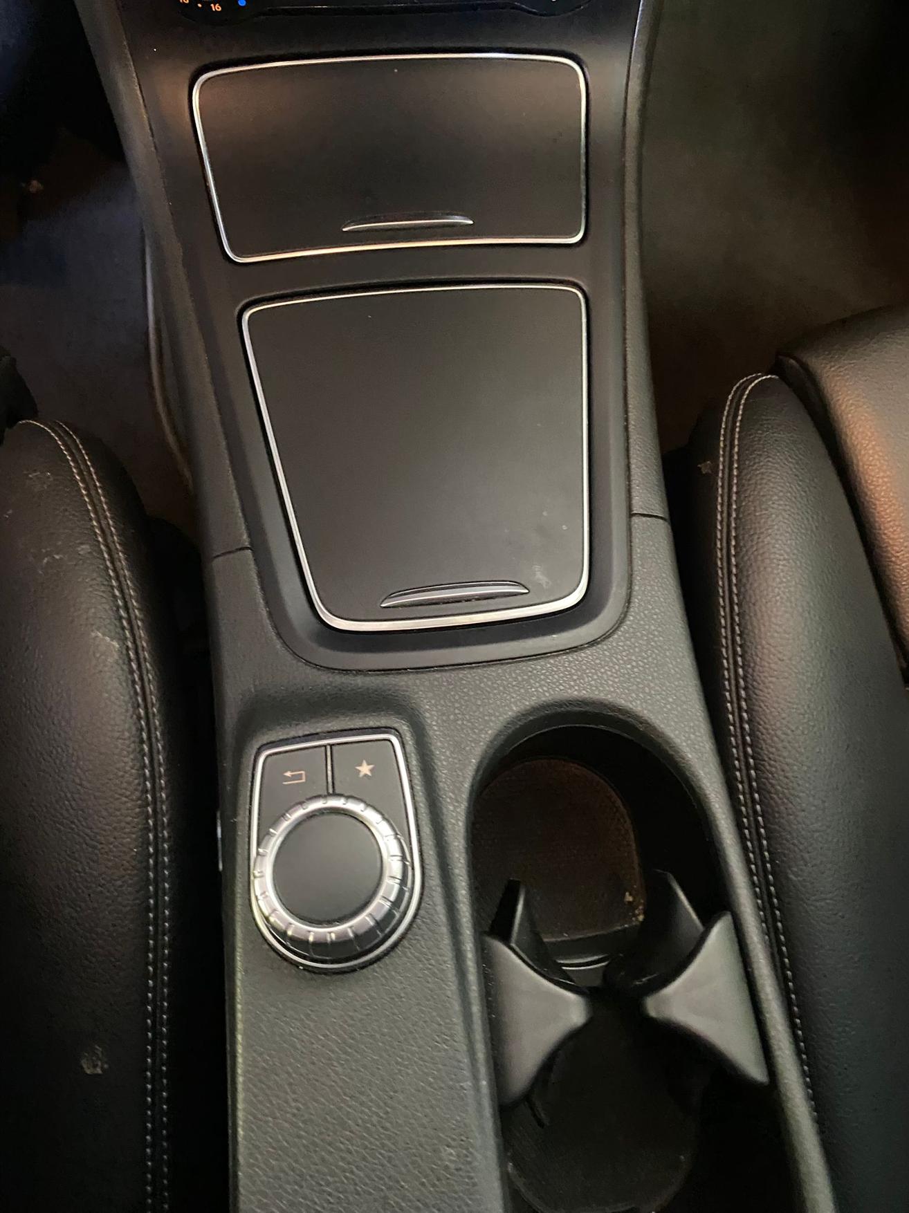 MERCEDES-BENZ B 180 d AMG Line-image-16