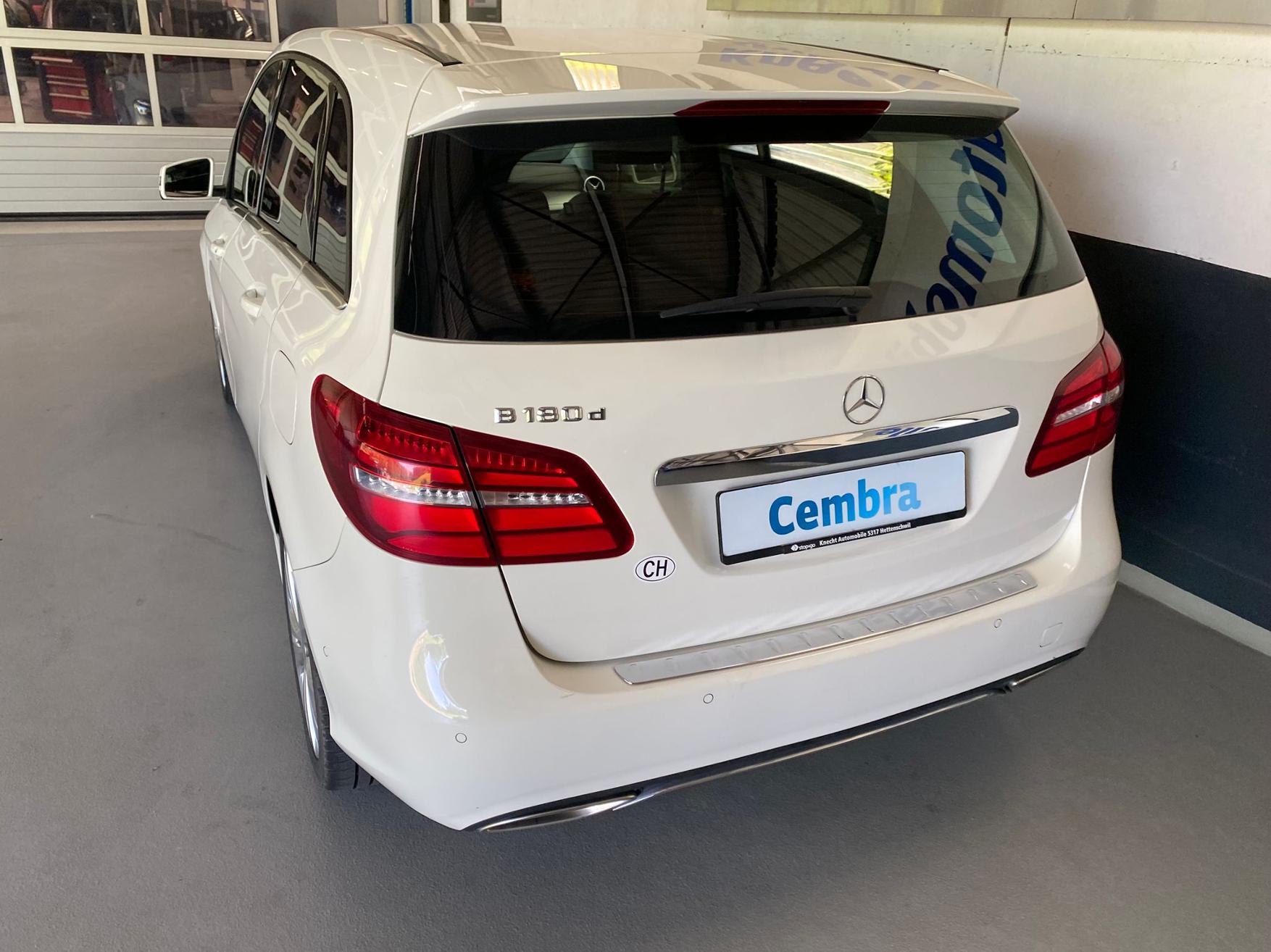 MERCEDES-BENZ B 180 d AMG Line-image-5