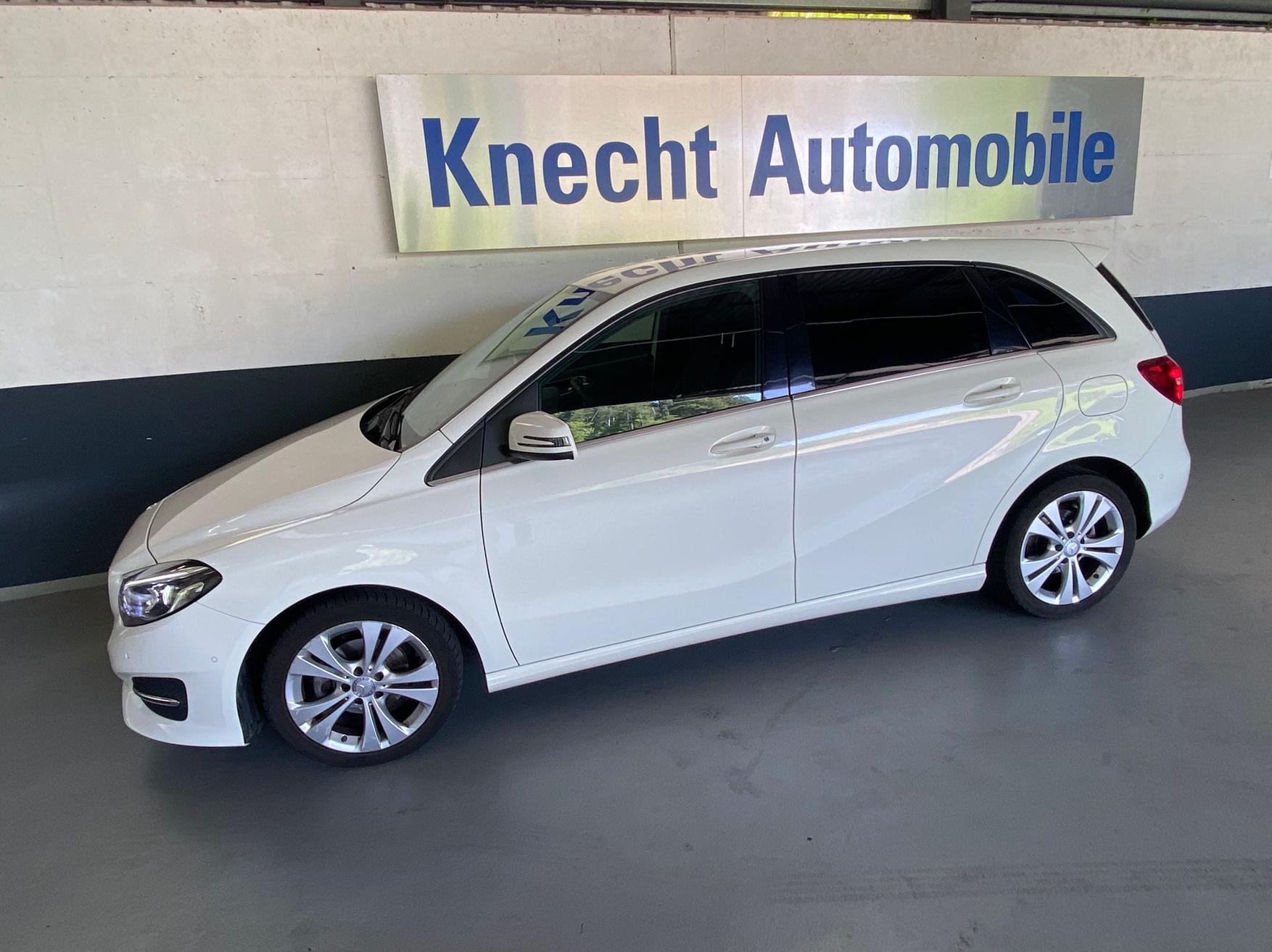 MERCEDES-BENZ B 180 d AMG Line-showroom-element-1