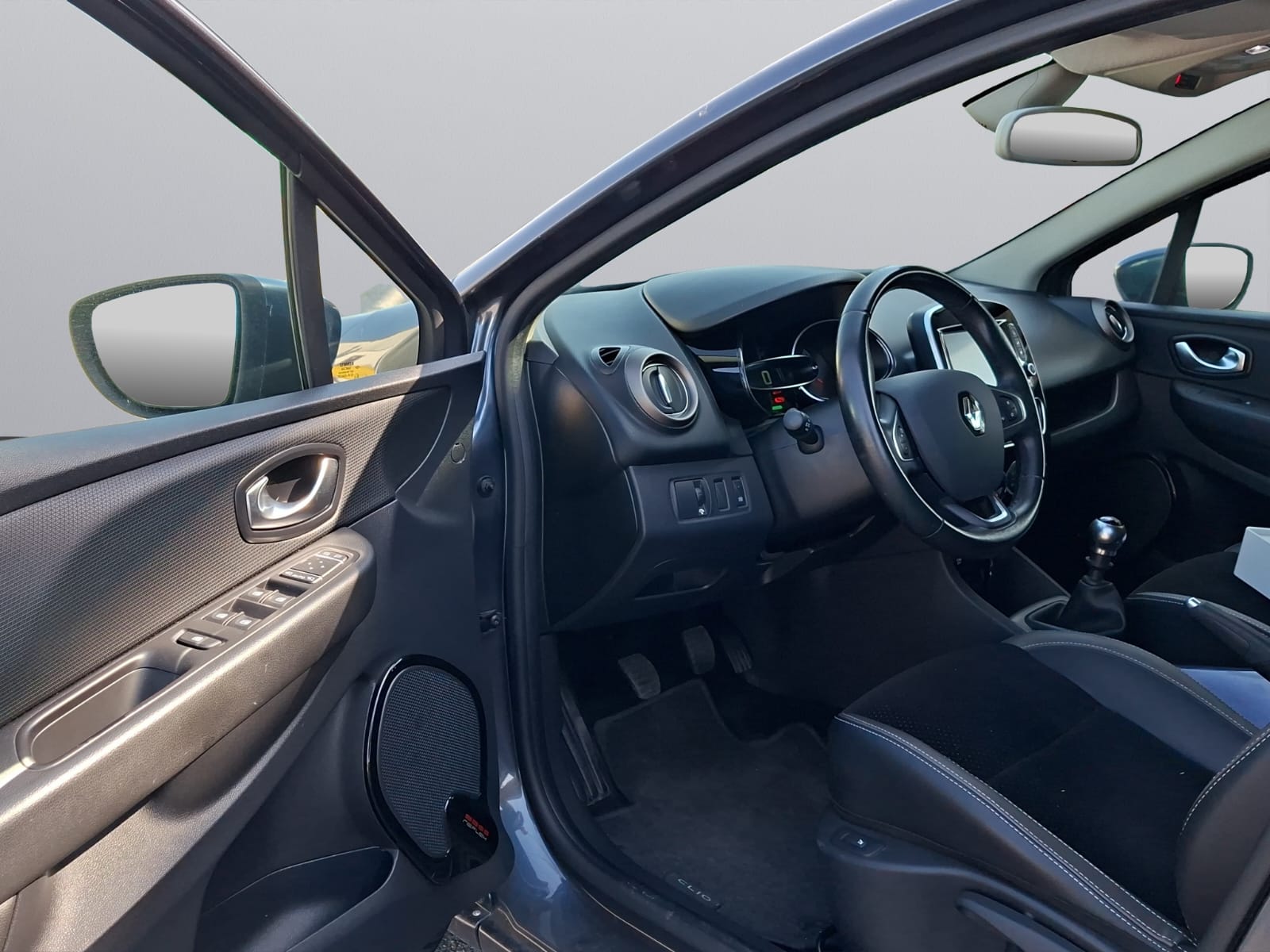 RENAULT Clio Grandtour 1.2 16V T Intens-image-10