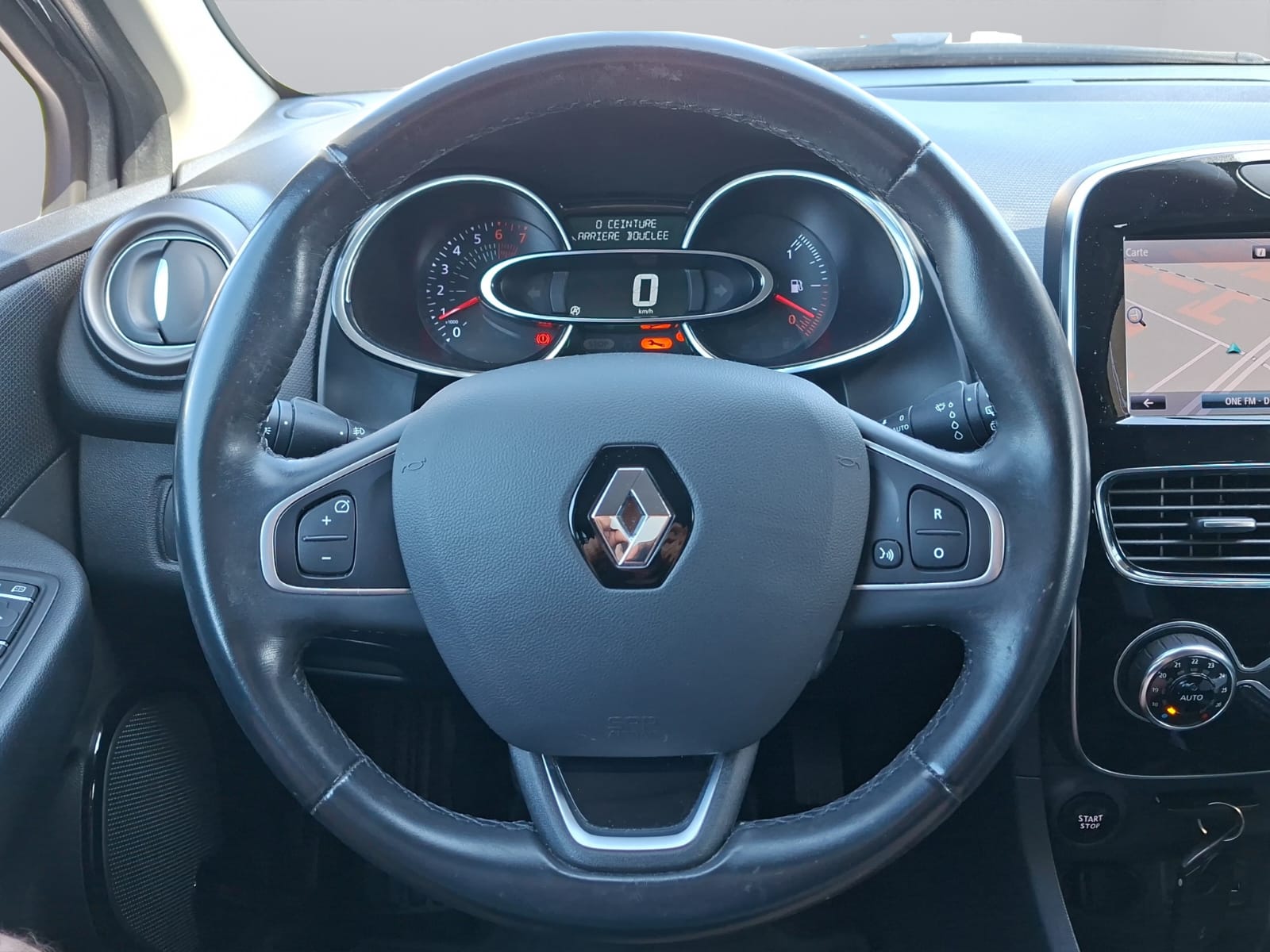 RENAULT Clio Grandtour 1.2 16V T Intens-image-13