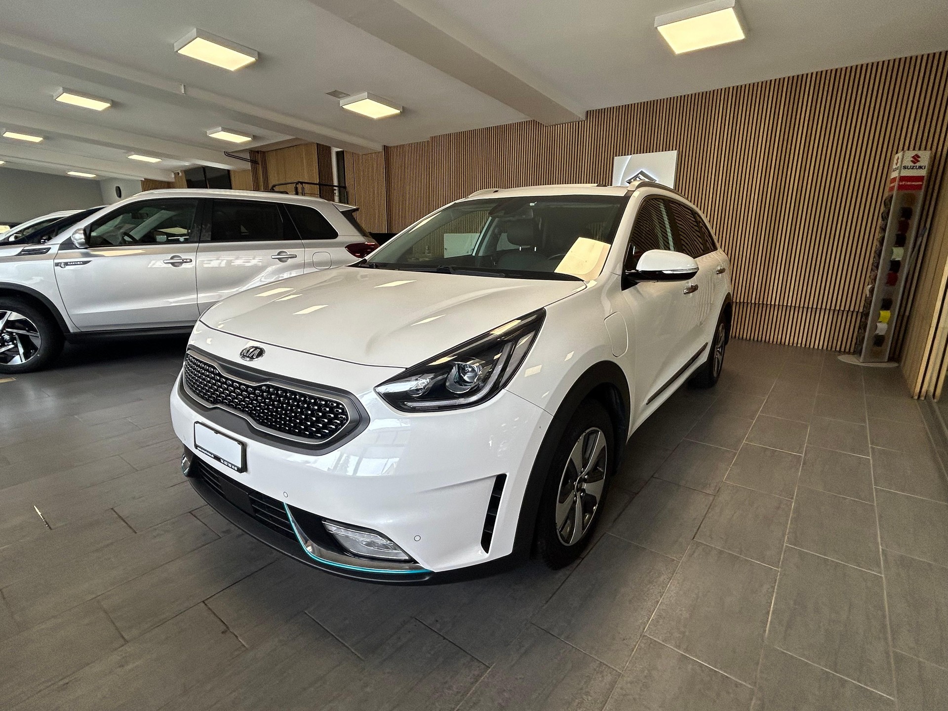 KIA Niro 1.6 GDi Plug-in Hybrid-image-4