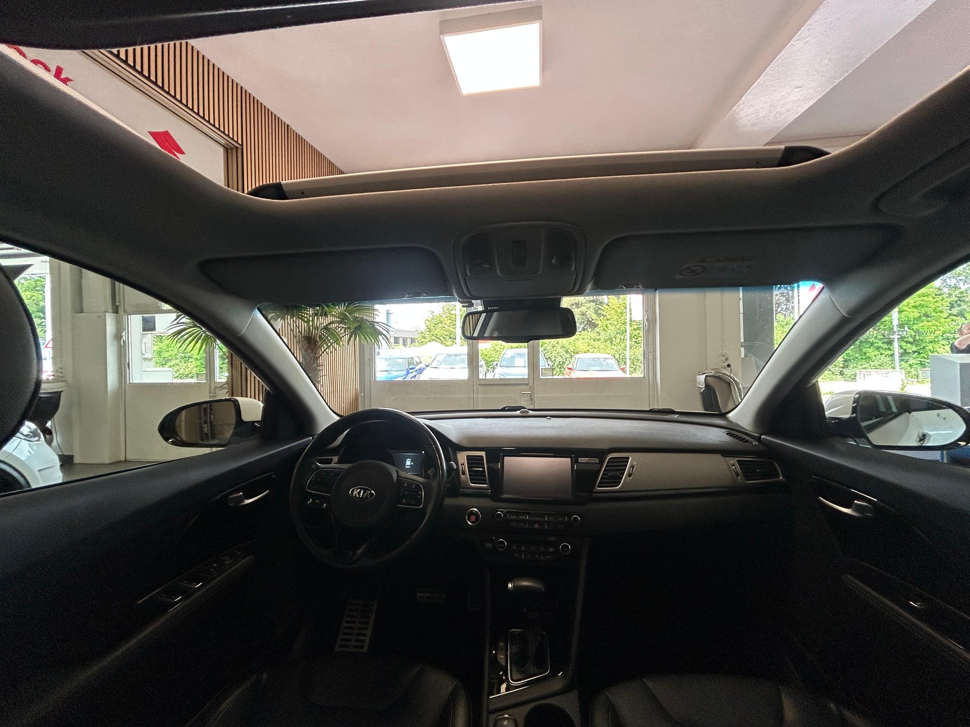 KIA Niro 1.6 GDi Plug-in Hybrid-image-8