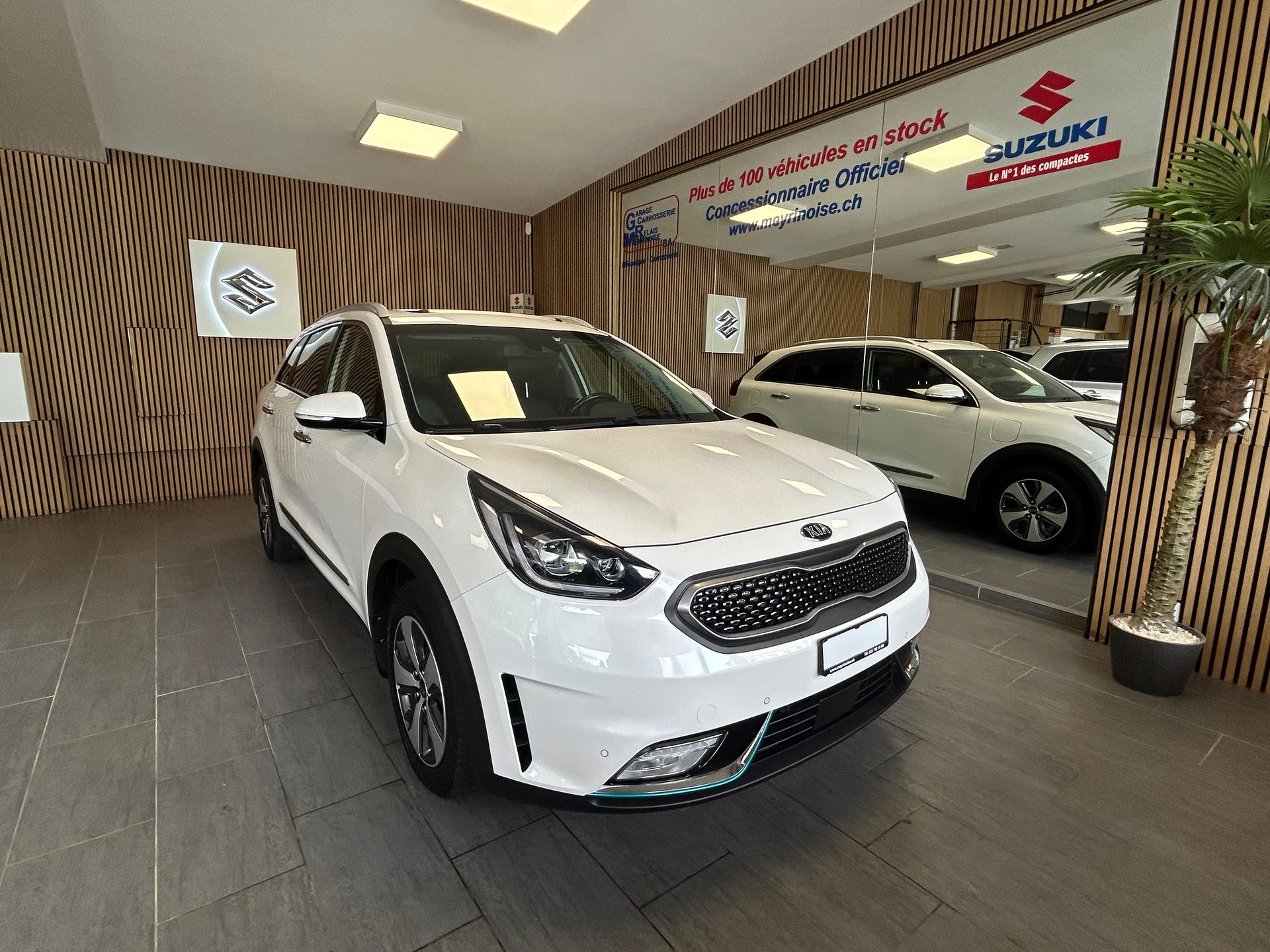 KIA Niro 1.6 GDi Plug-in Hybrid-showroom-element-2
