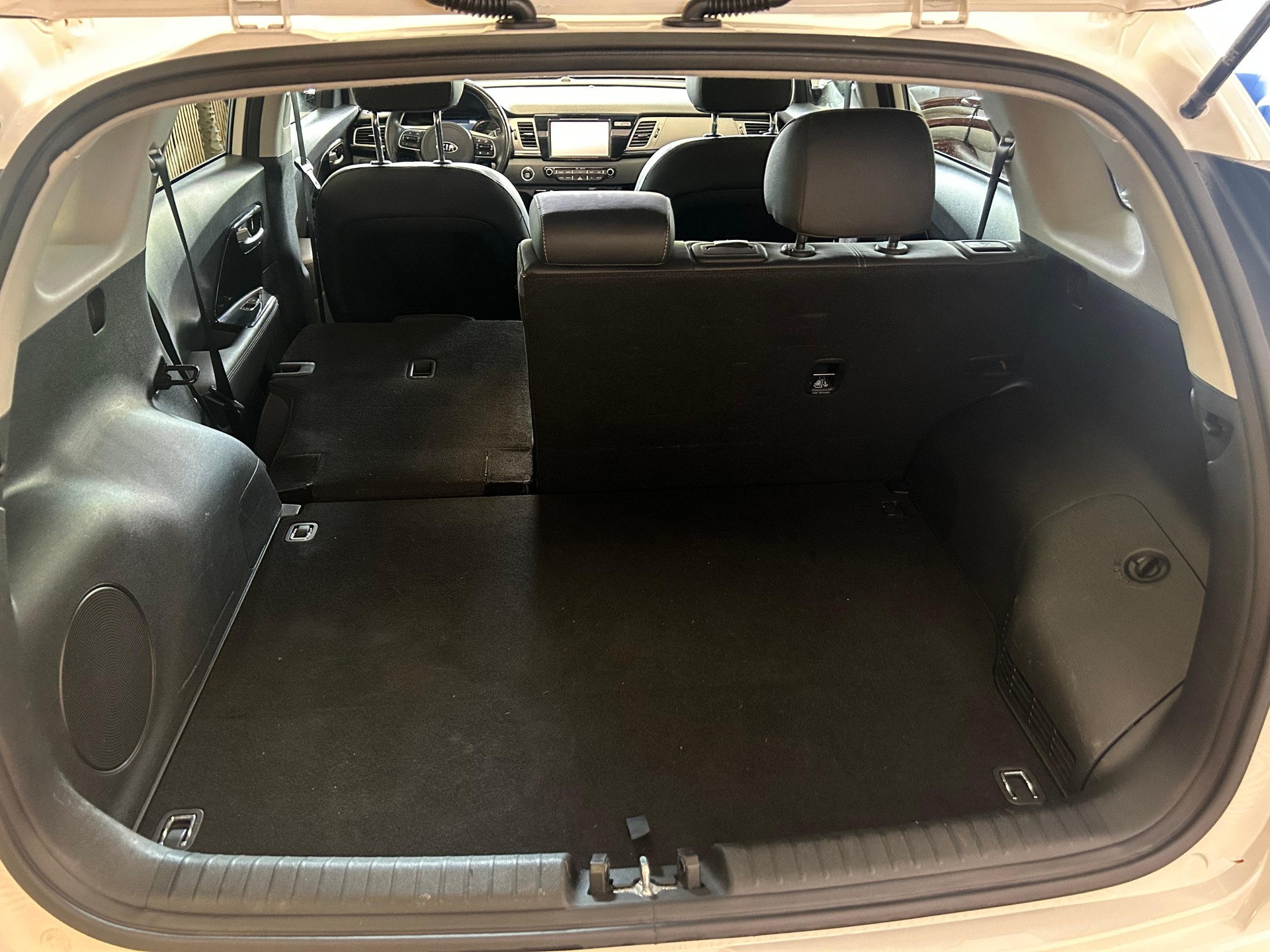 KIA Niro 1.6 GDi Plug-in Hybrid-image-19