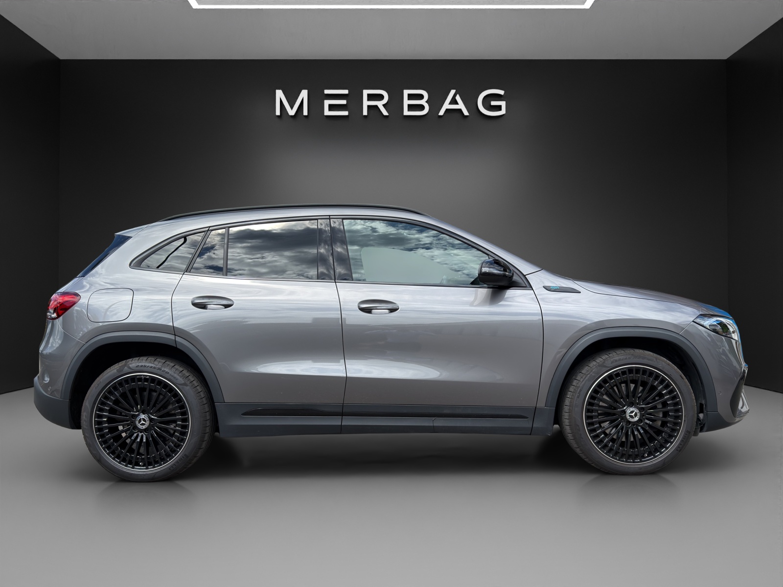 MERCEDES-BENZ EQA 300 AMG Line 4Matic-image-1