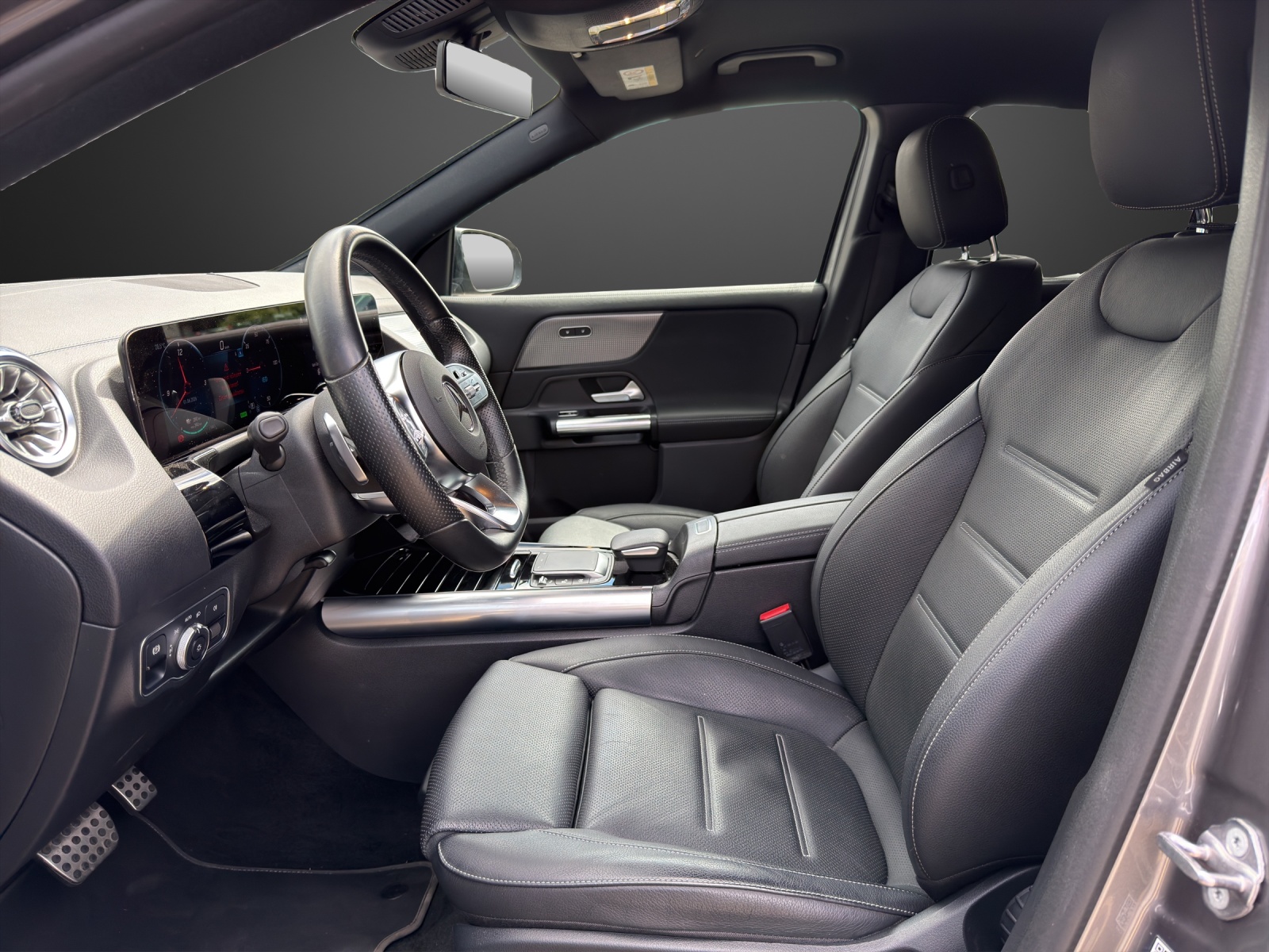 MERCEDES-BENZ EQA 300 AMG Line 4Matic-image-9