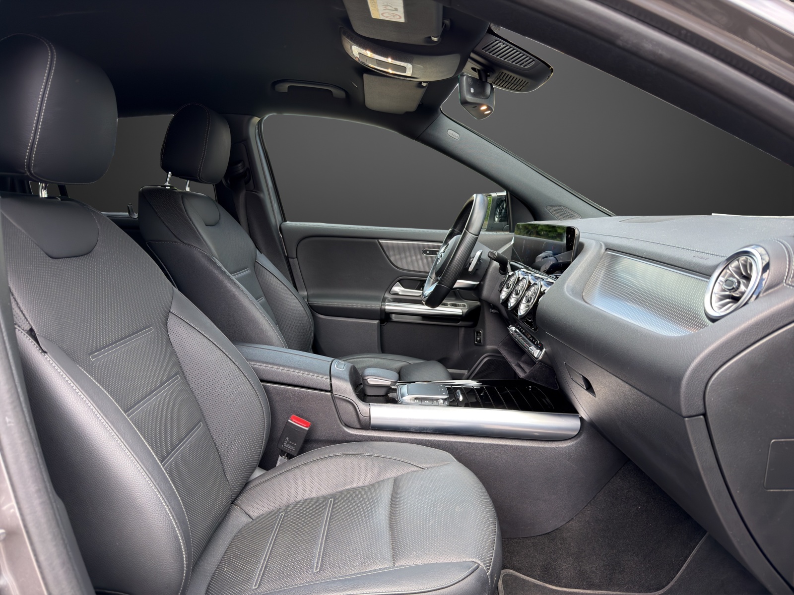 MERCEDES-BENZ EQA 300 AMG Line 4Matic-image-12