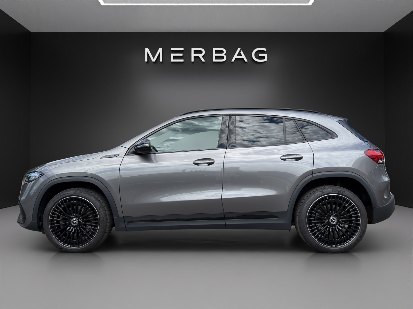 MERCEDES-BENZ EQA 300 AMG Line 4Matic-image-5