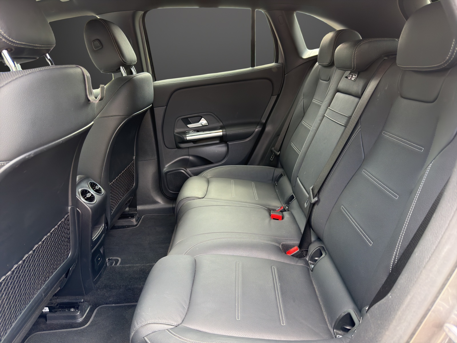 MERCEDES-BENZ EQA 300 AMG Line 4Matic-image-11