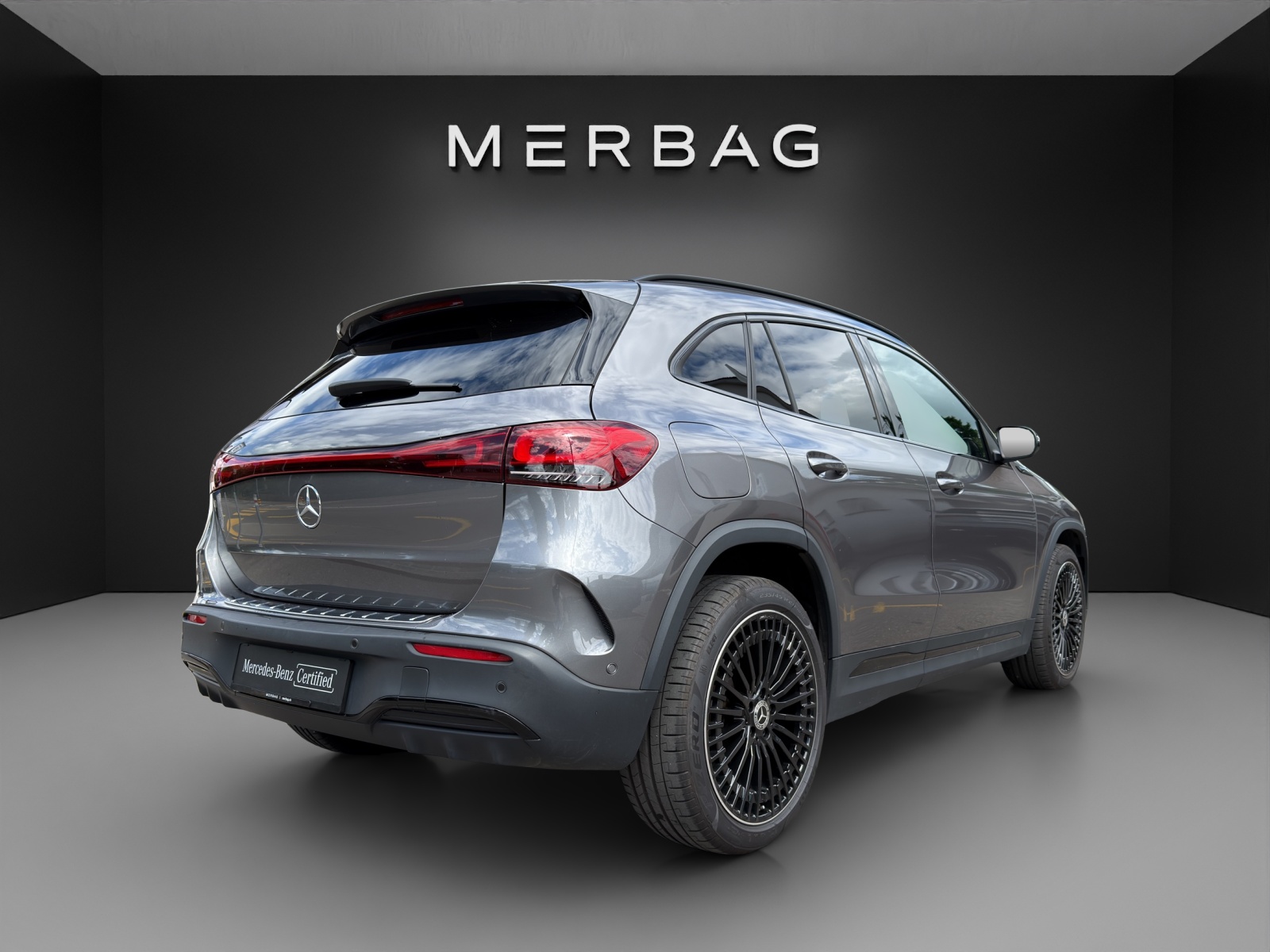 MERCEDES-BENZ EQA 300 AMG Line 4Matic-image-2