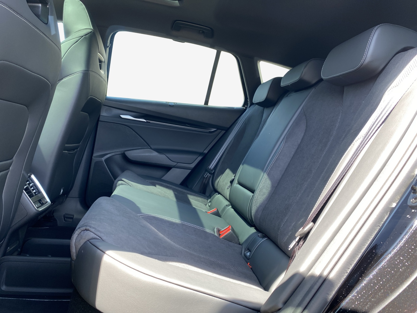 SKODA Enyaq 85x Sportline 4x4-image-11