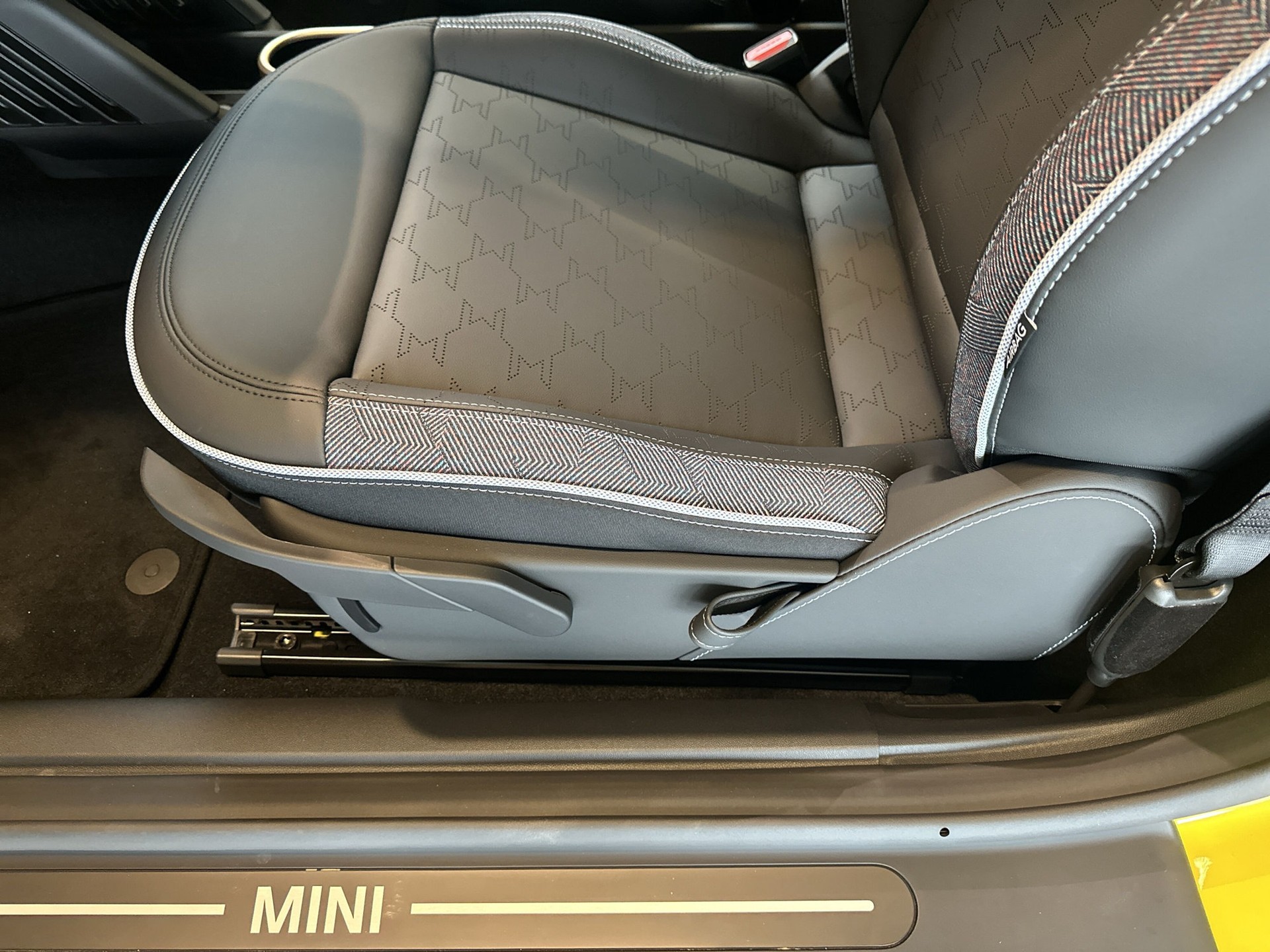 MINI Cooper SE-image-18