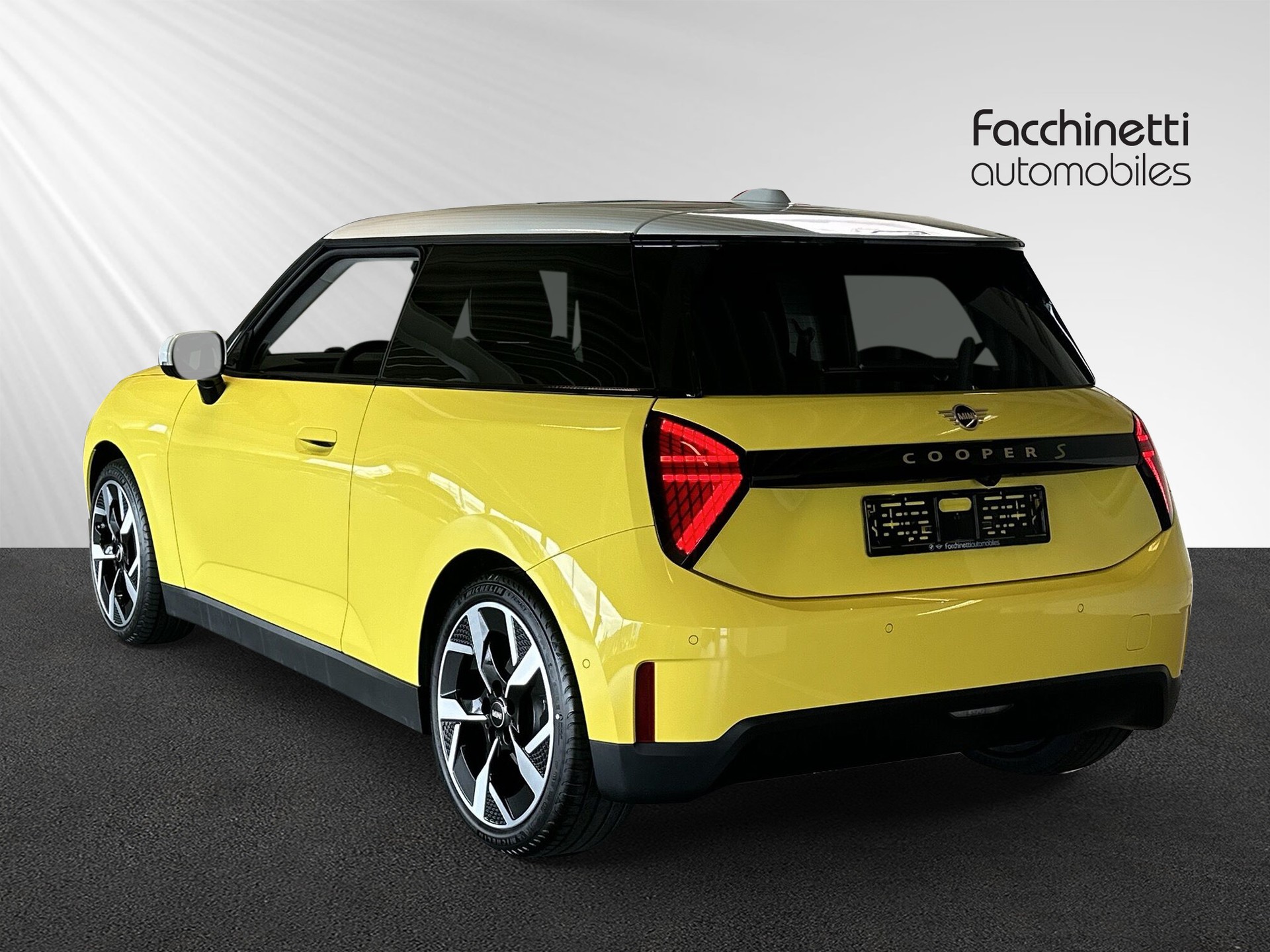 MINI Cooper SE-showroom-element-2