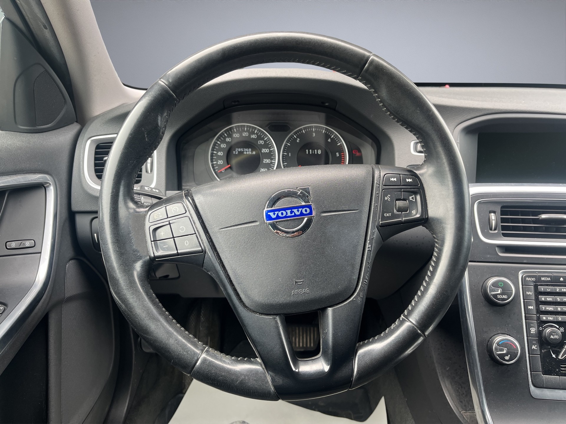 VOLVO V60 D3 Kinetic Geartronic-image-10
