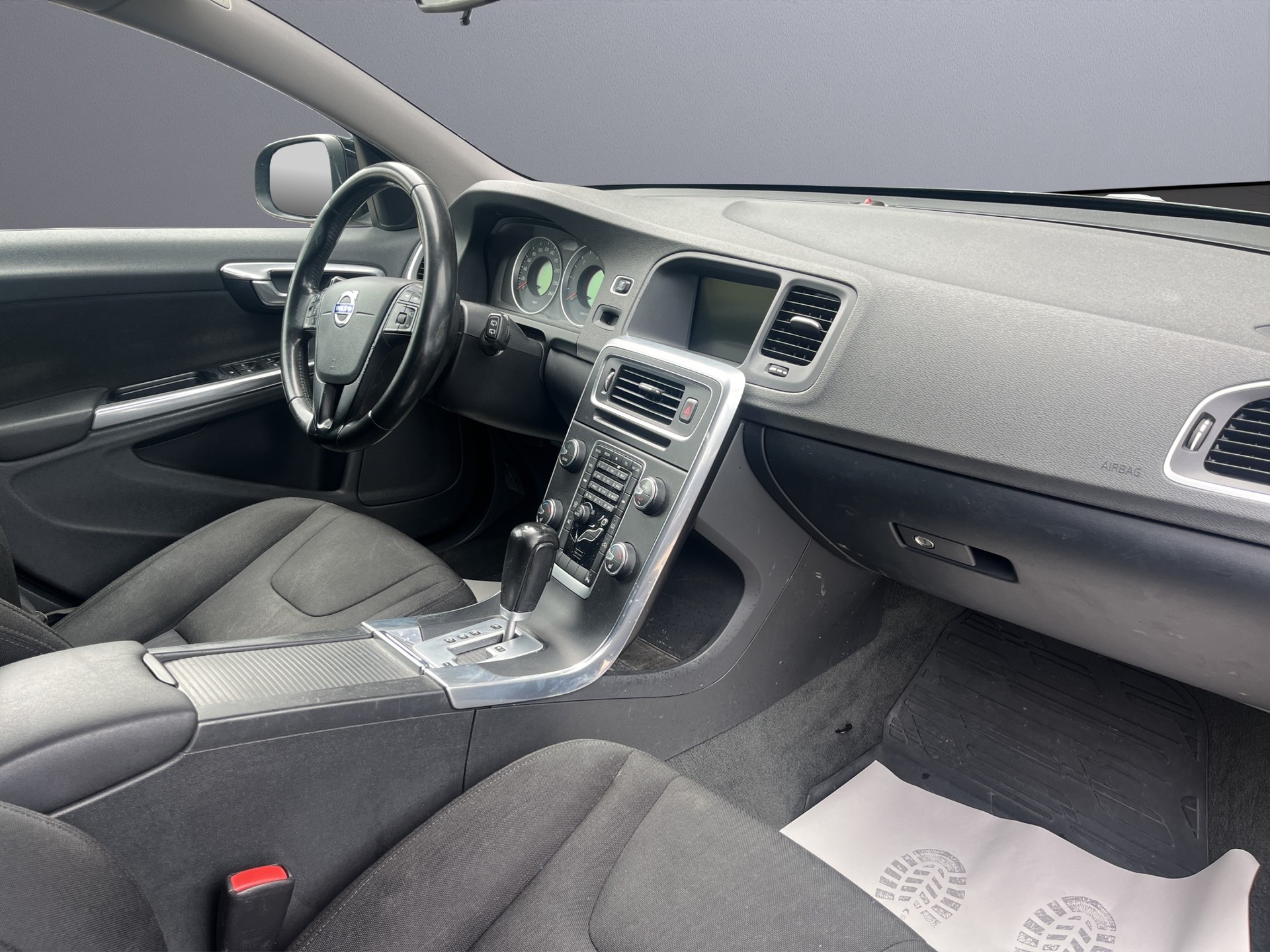 VOLVO V60 D3 Kinetic Geartronic-image-12