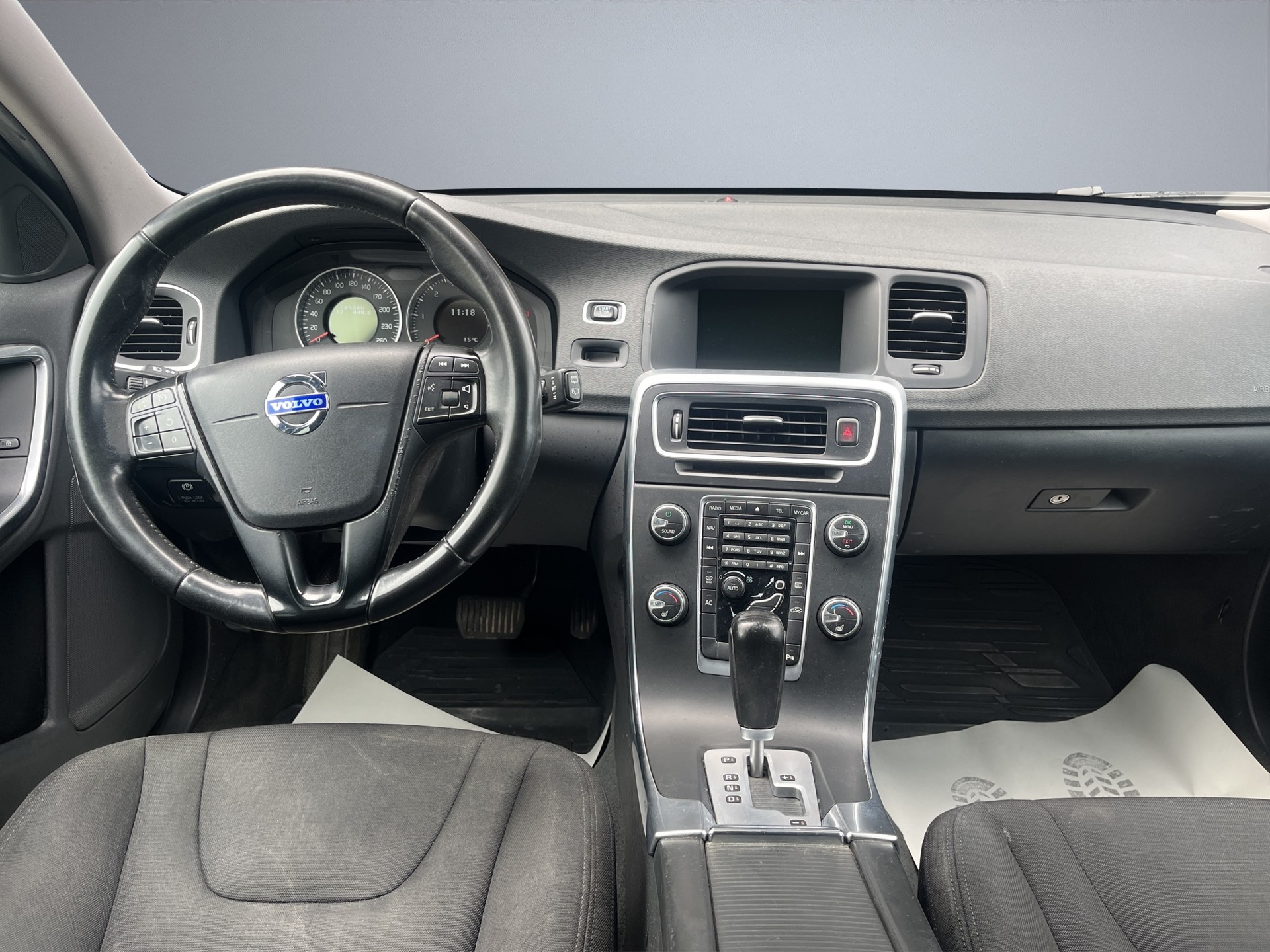 VOLVO V60 D3 Kinetic Geartronic-image-9