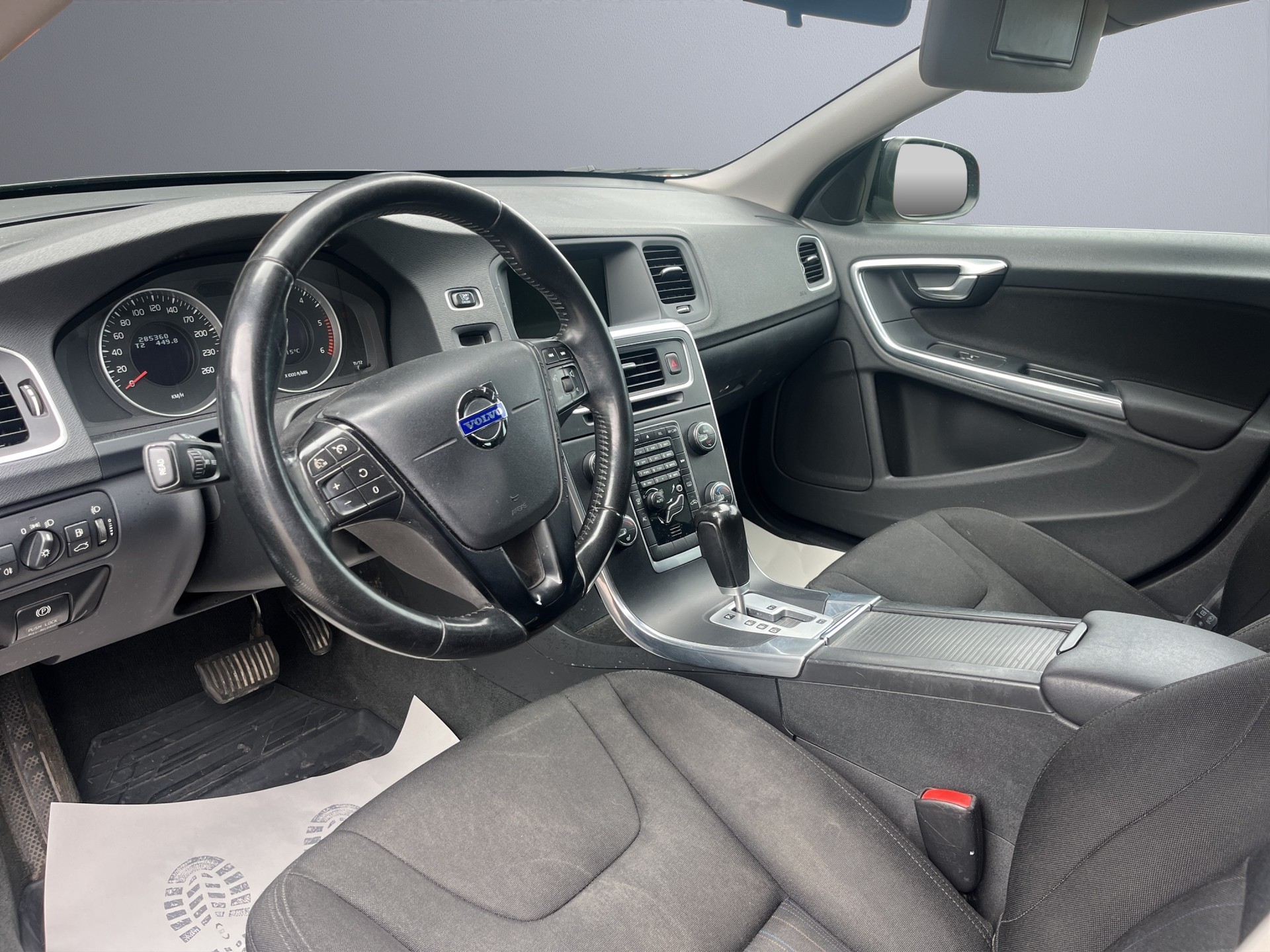 VOLVO V60 D3 Kinetic Geartronic-image-8