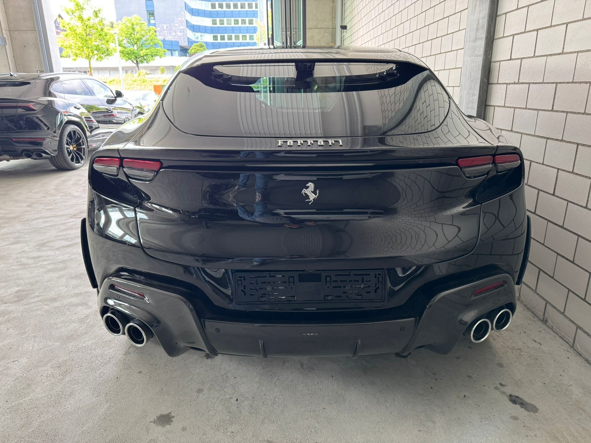 FERRARI Purosangue 6.5 V12 Vollausstattung-showroom-element-3