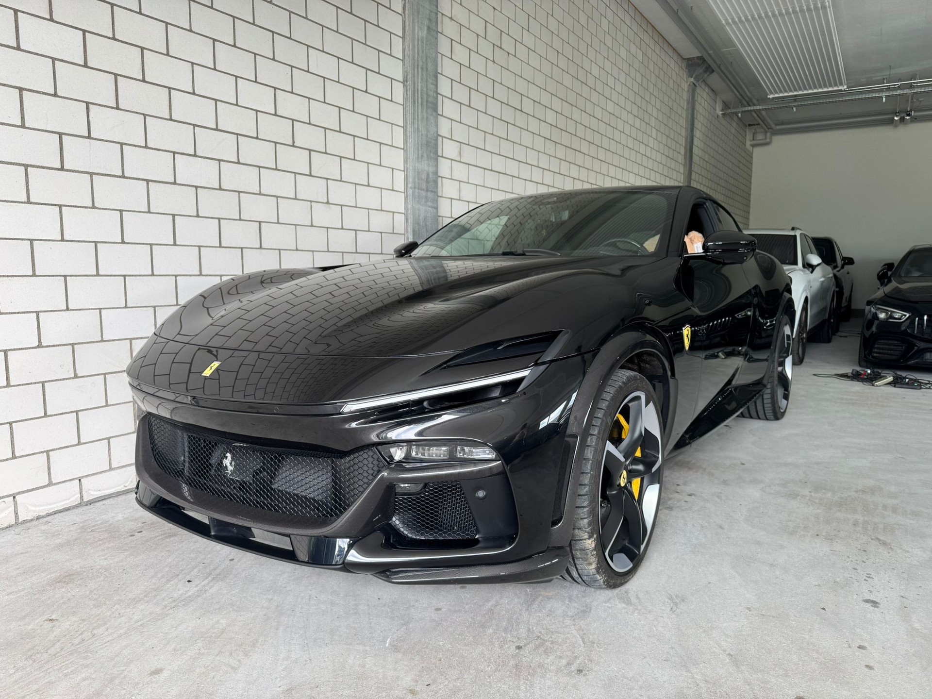 FERRARI Purosangue 6.5 V12 Vollausstattung-showroom-element-1