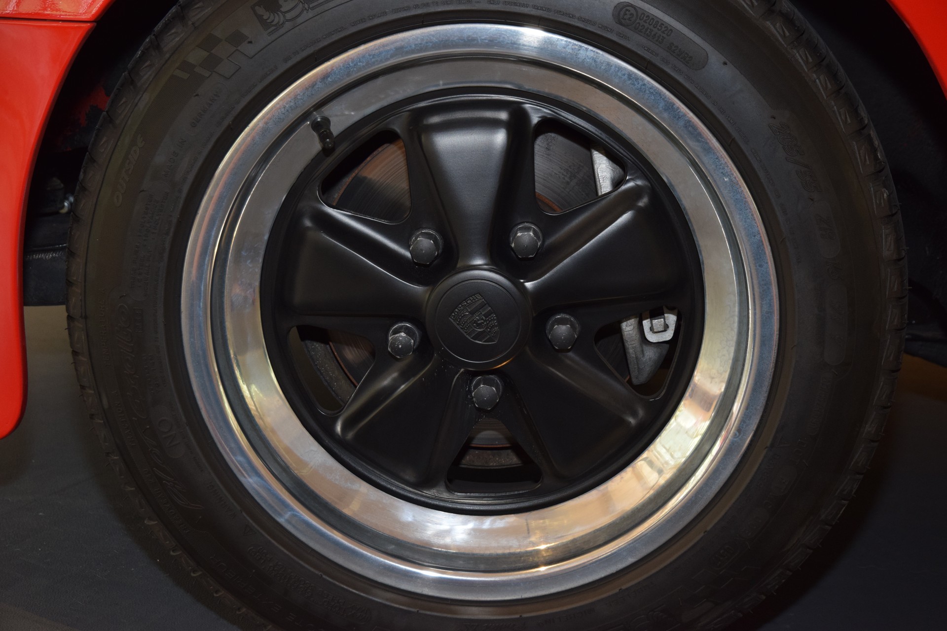 PORSCHE Carrera GT-image-5