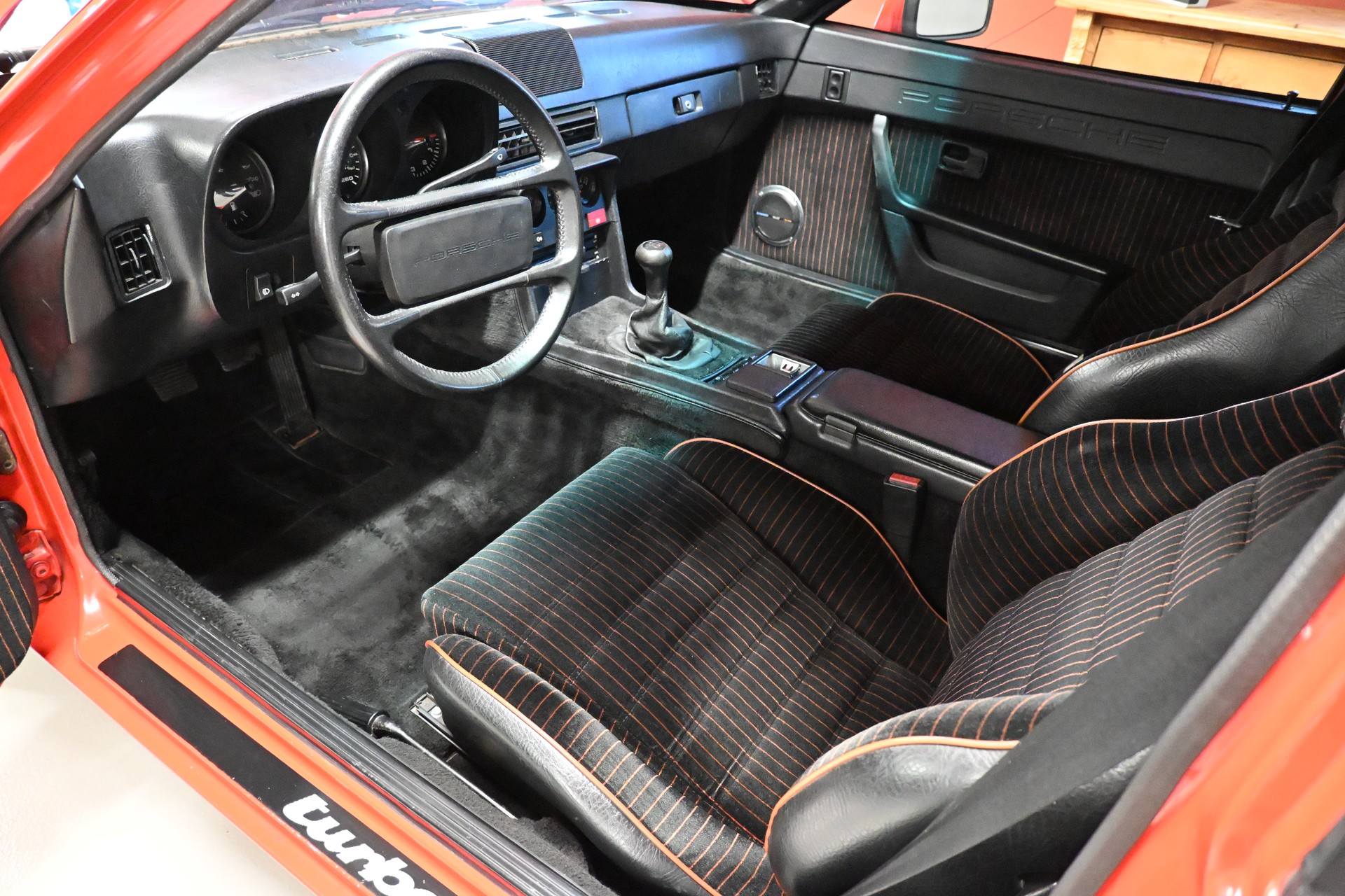 PORSCHE Carrera GT-image-4