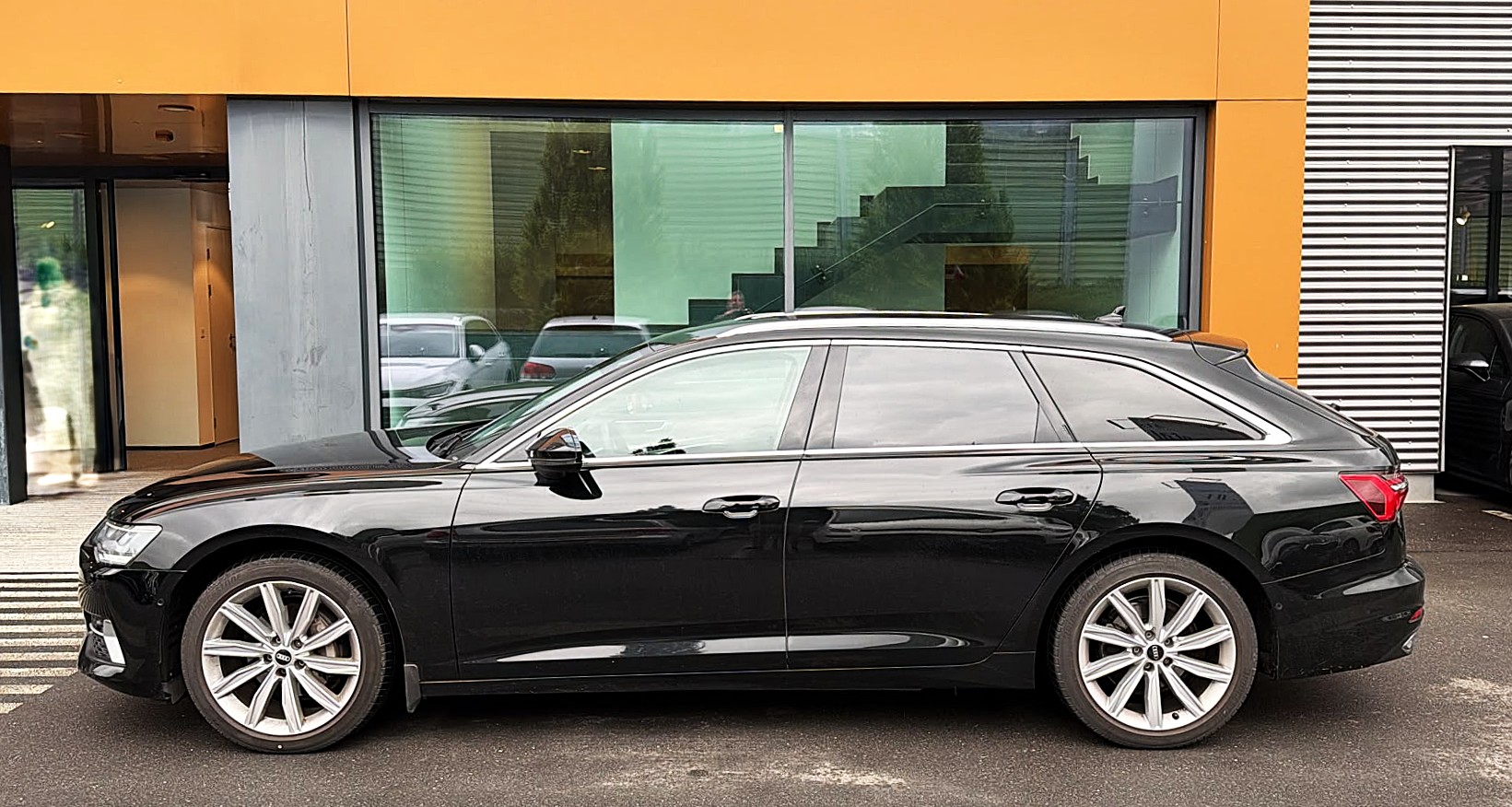 AUDI A6 Avant 2.0 40 TDI Sport Quattro S-Tronic / Standheizung + AHK