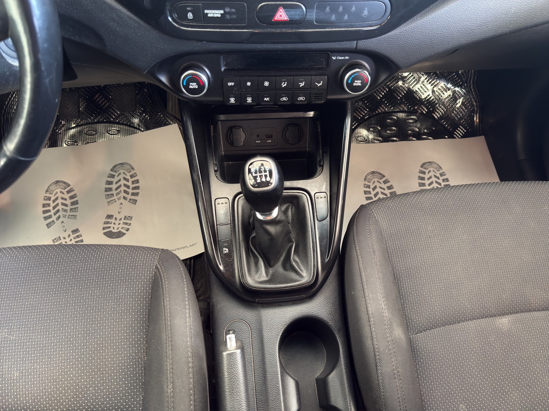 KIA Carens 2.0 GDI Style-image-10