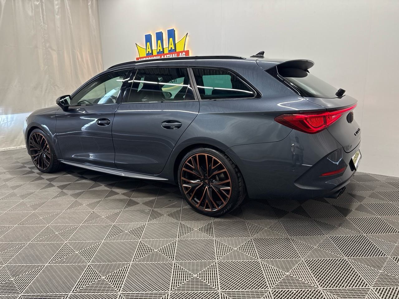 CUPRA LEON ST 2.0 TSI VZ CUP DSG 4Drive-showroom-element-1