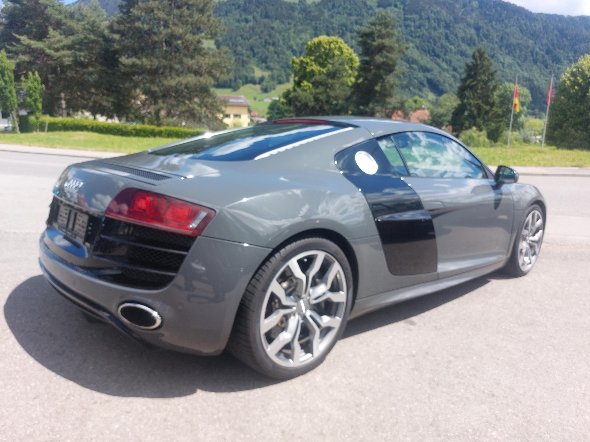 AUDI R8 Coupé 5.2 R-Tronic-image-2