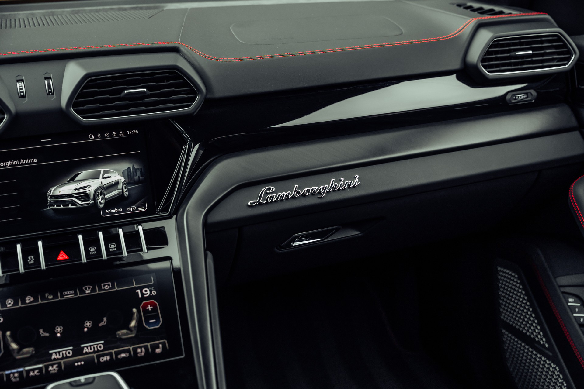 LAMBORGHINI Urus E-Gear Nero Helene-image-17