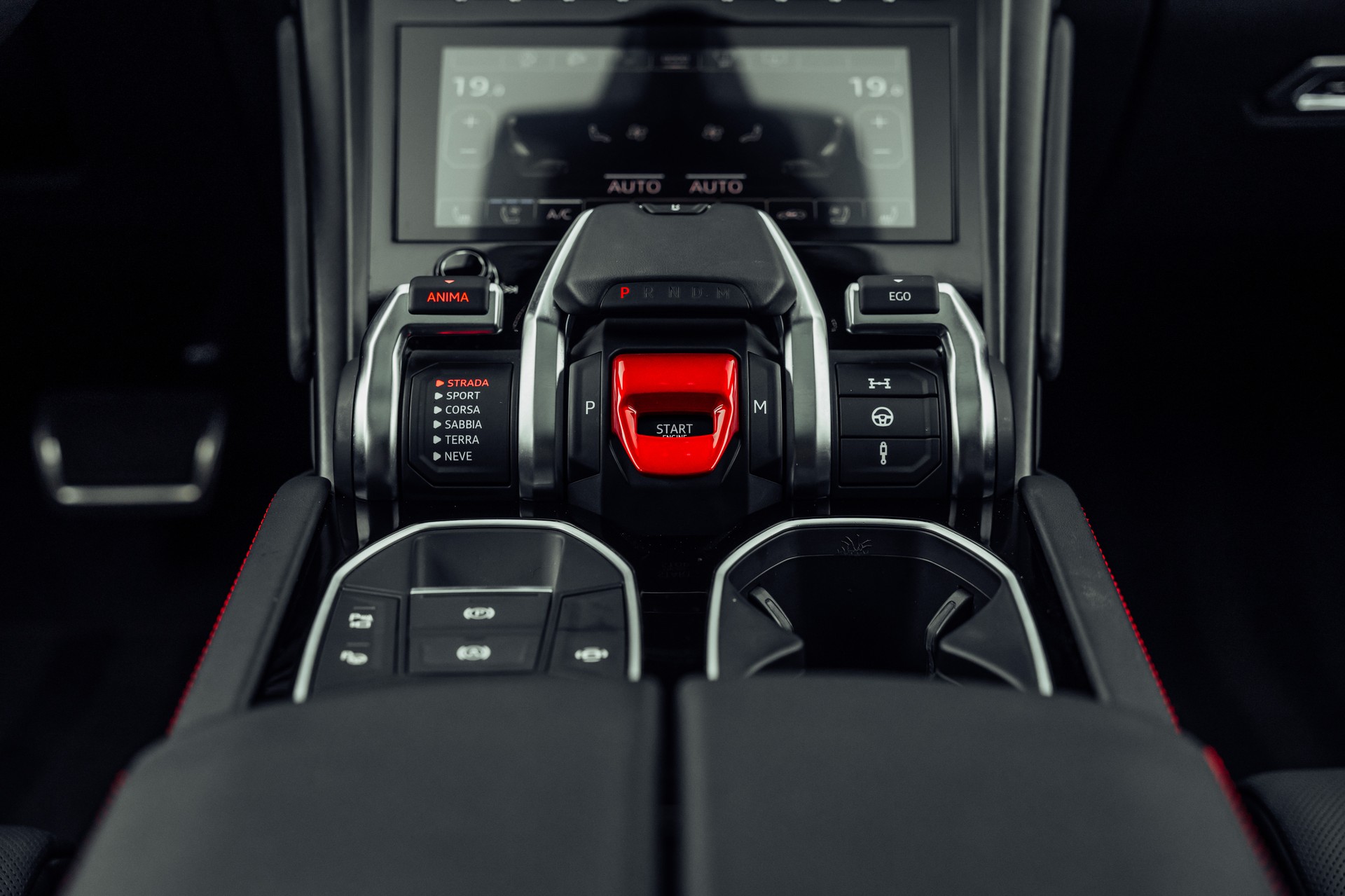 LAMBORGHINI Urus E-Gear Nero Helene-image-22