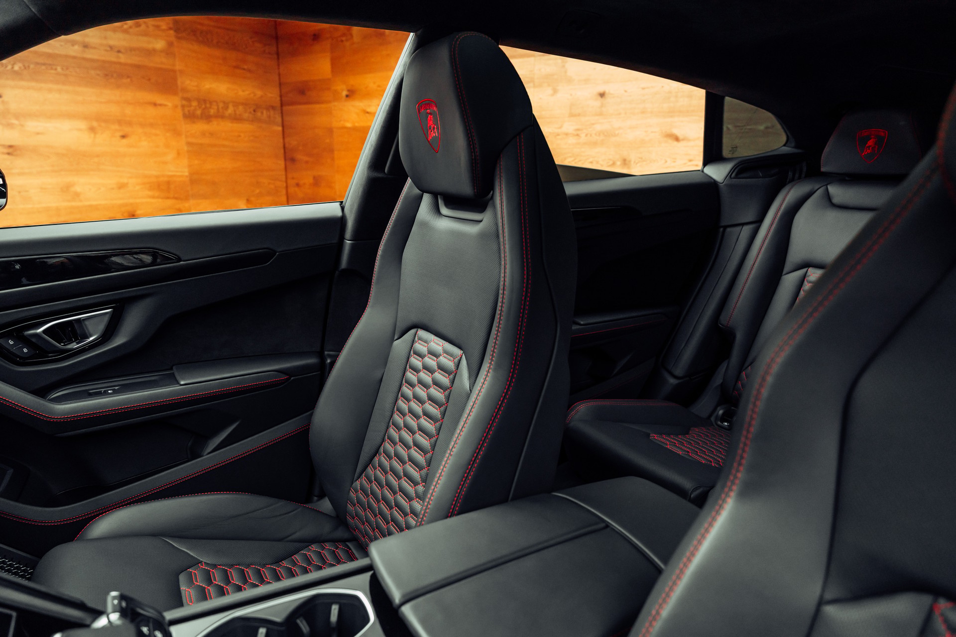 LAMBORGHINI Urus E-Gear Nero Helene-image-7
