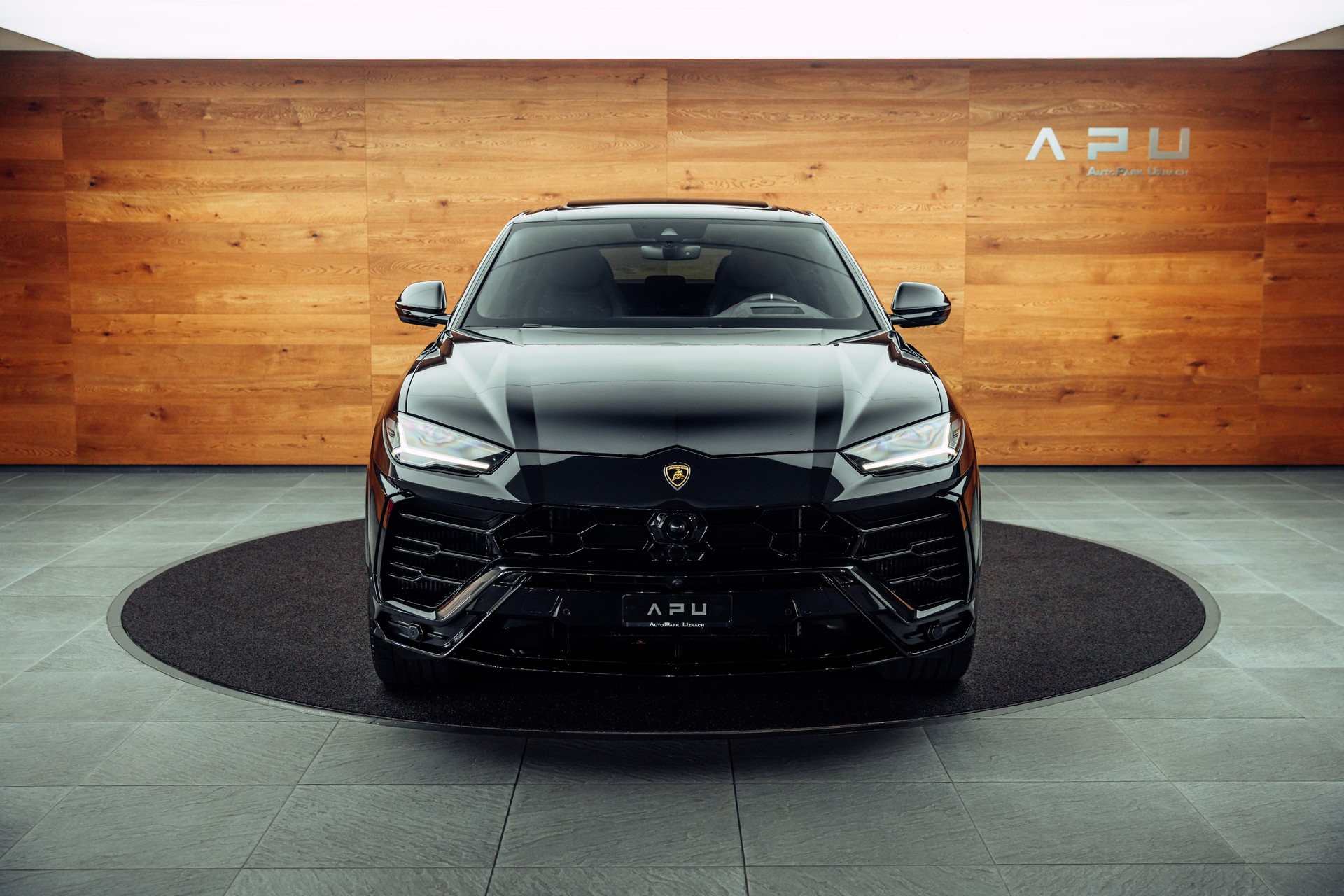 LAMBORGHINI Urus E-Gear Nero Helene-image-25