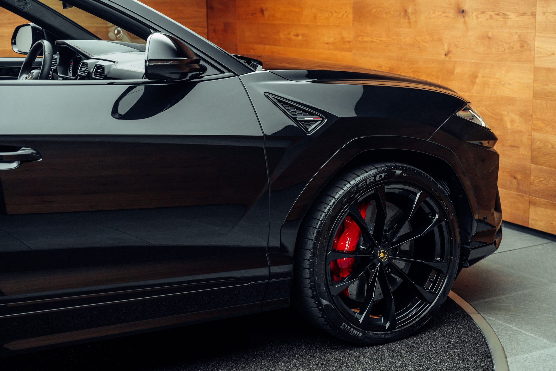 LAMBORGHINI Urus E-Gear Nero Helene-image-29