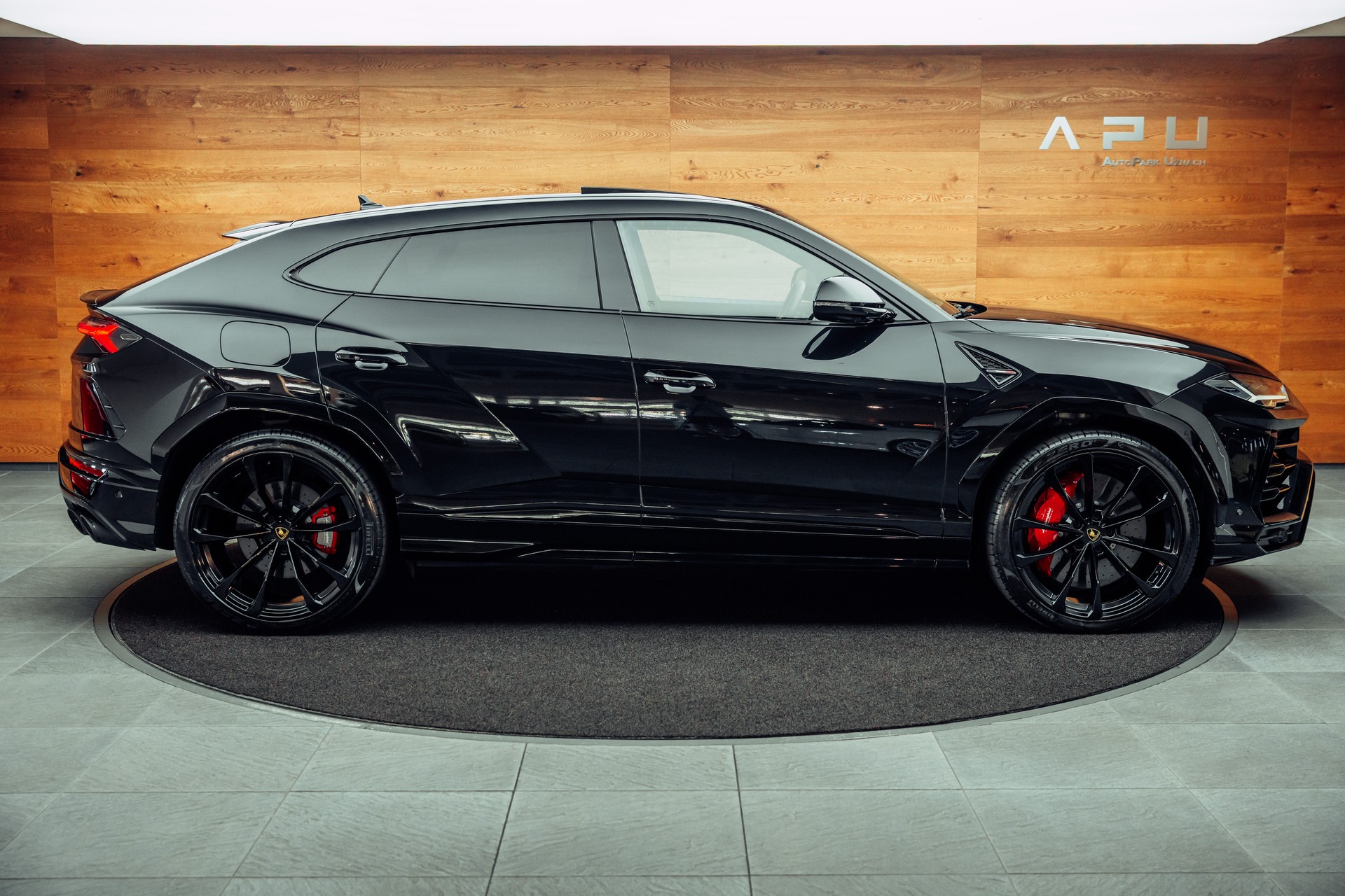 LAMBORGHINI Urus E-Gear Nero Helene-image-12