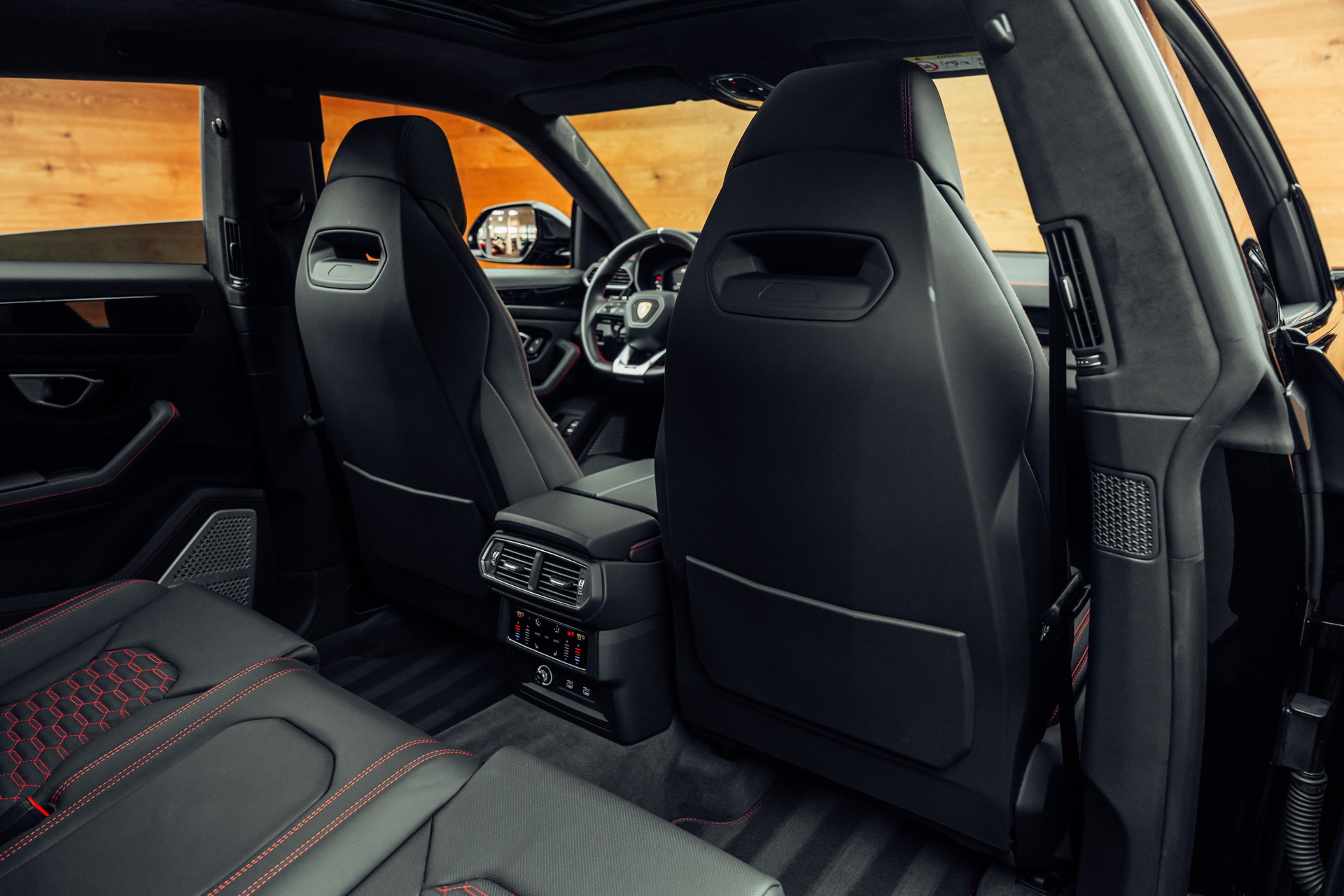 LAMBORGHINI Urus E-Gear Nero Helene-image-10