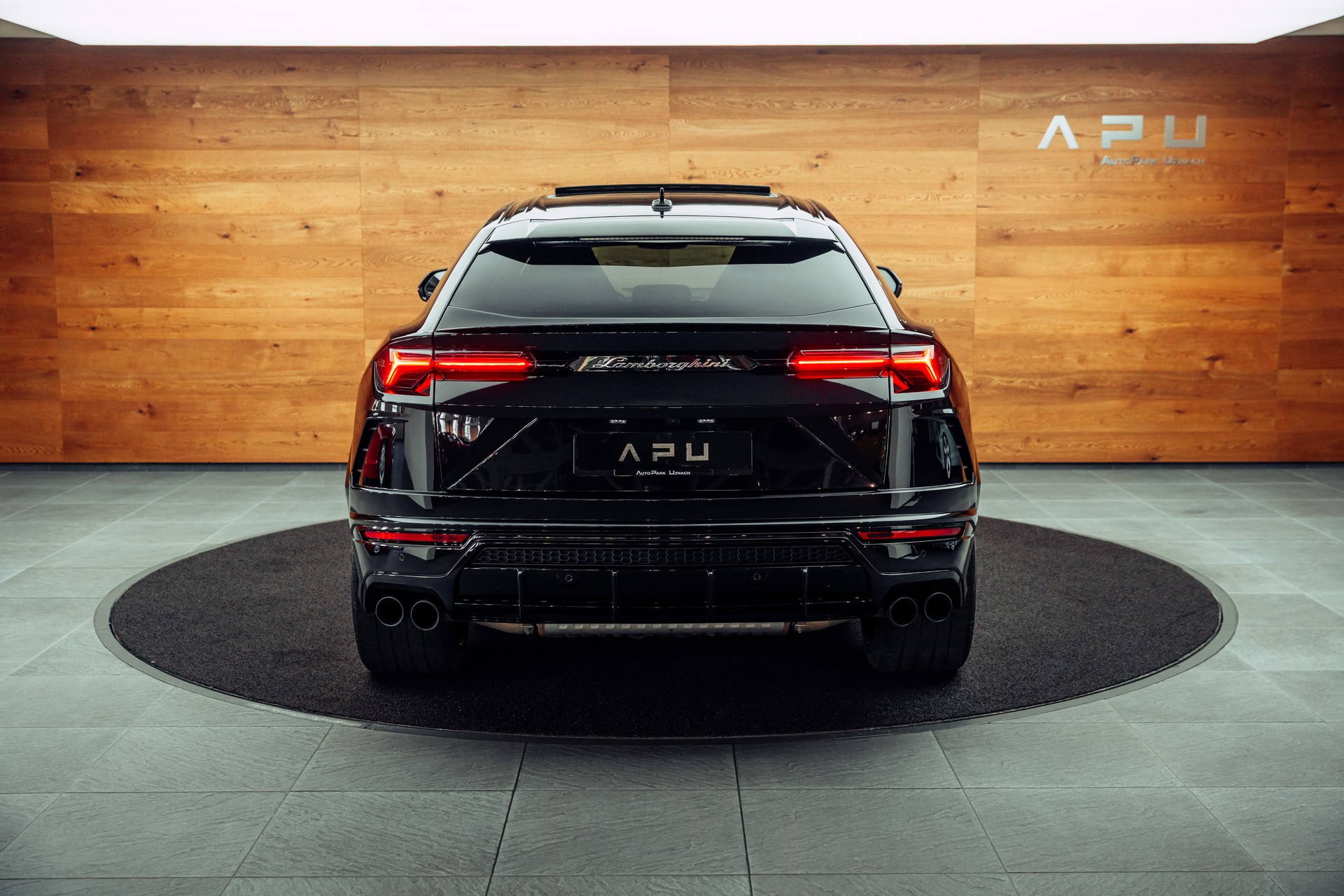LAMBORGHINI Urus E-Gear Nero Helene-image-24