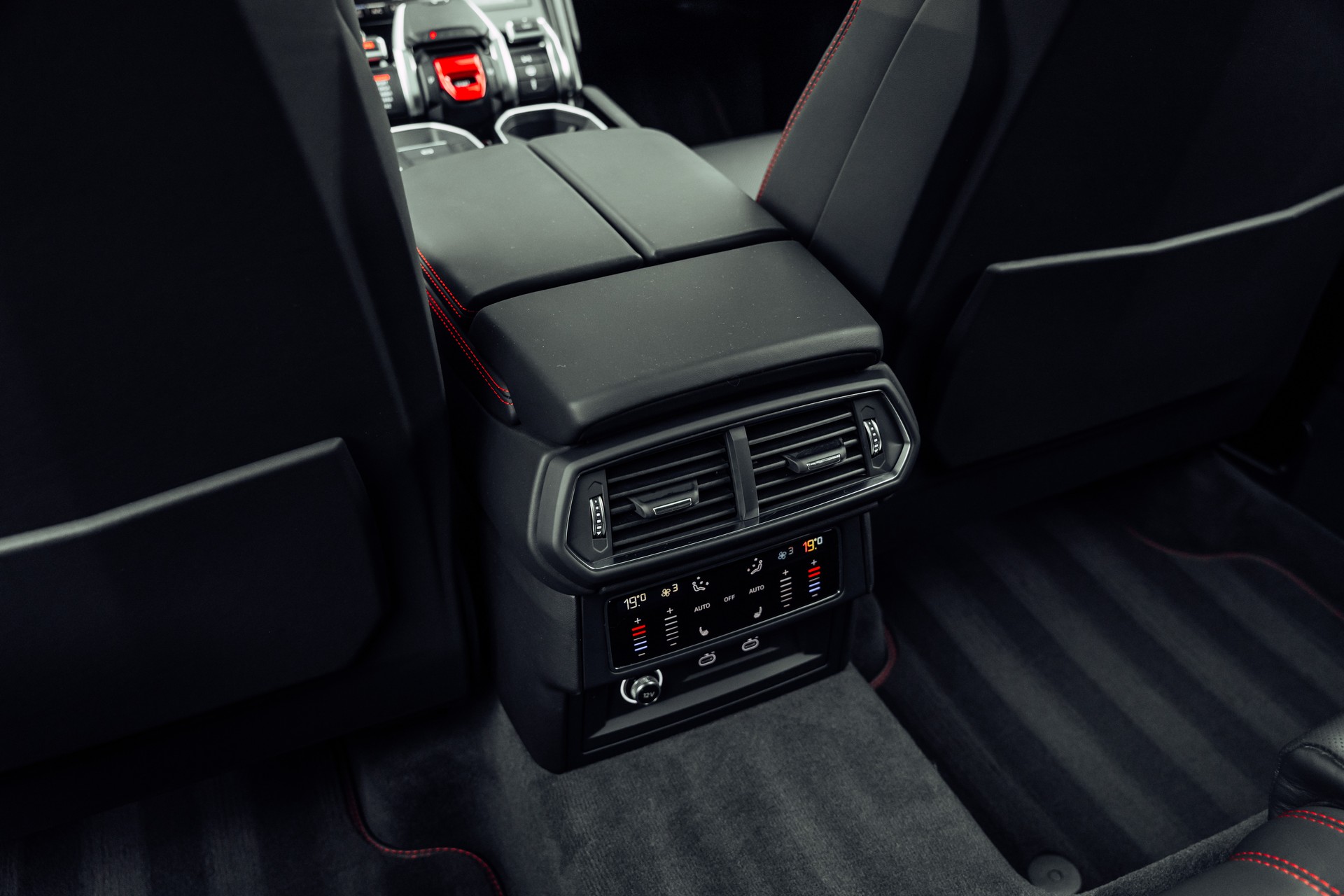LAMBORGHINI Urus E-Gear Nero Helene-image-15