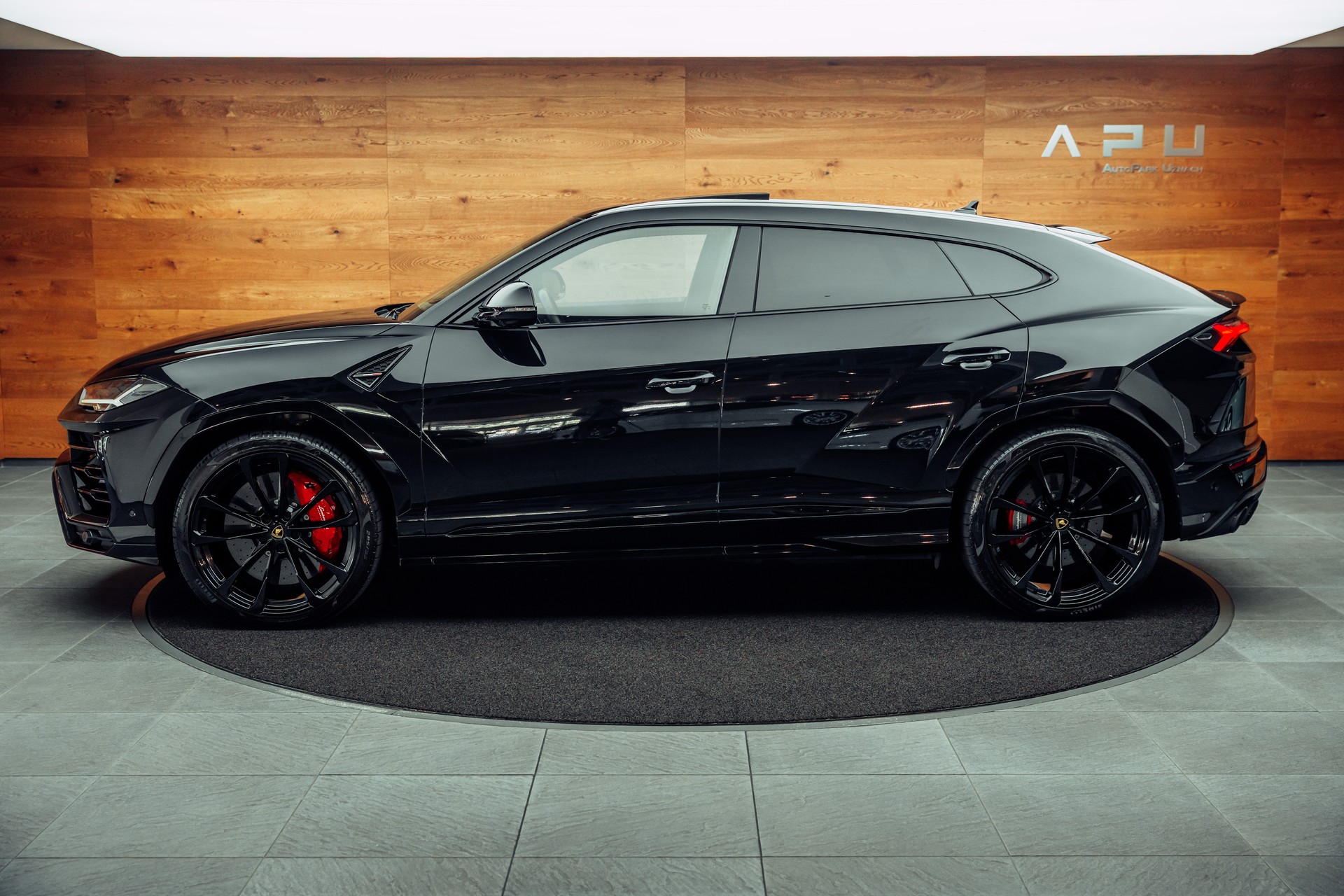 LAMBORGHINI Urus E-Gear Nero Helene-image-11