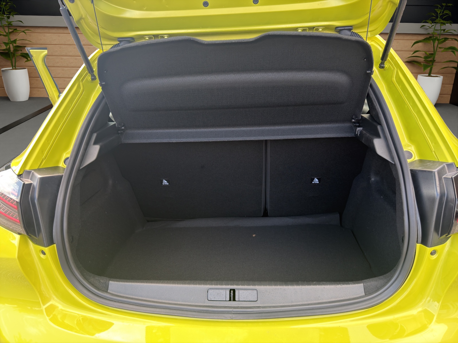 PEUGEOT 208 NEW 1.2 MHEV 145 GT-image-8