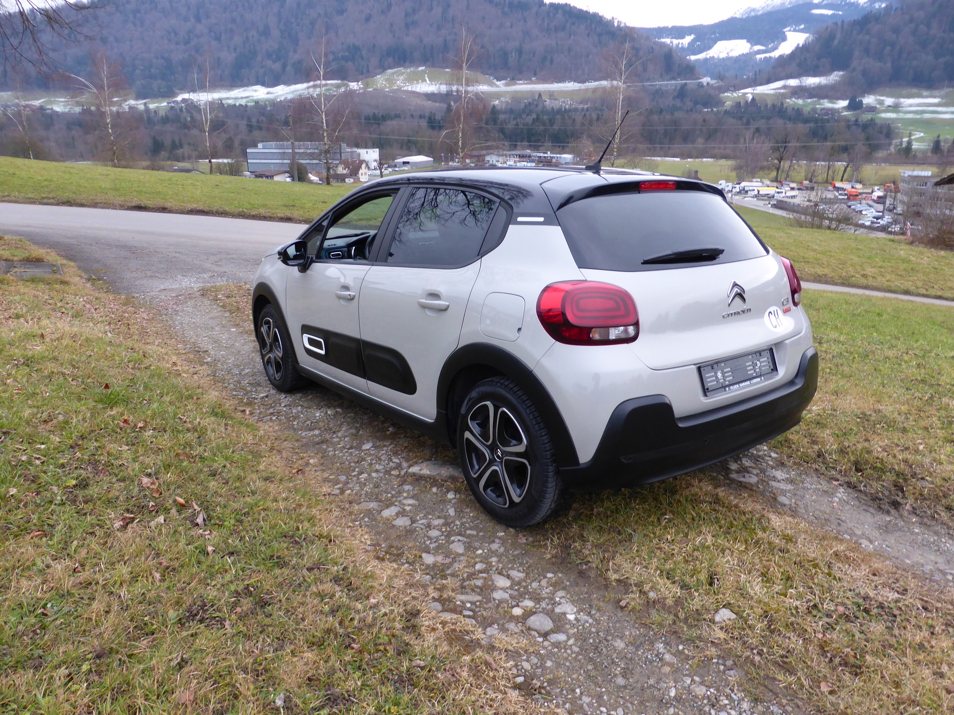 CITROEN C3 1.2i PureTech Swiss Edition-image-4
