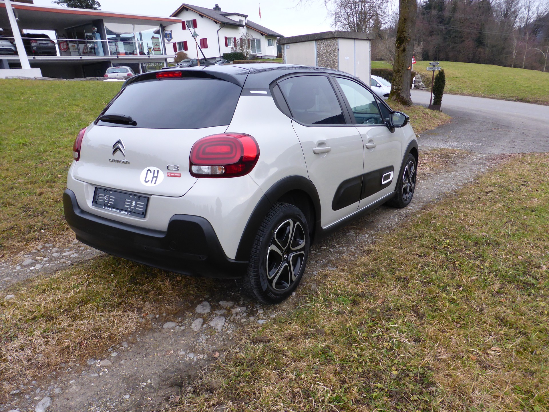 CITROEN C3 1.2i PureTech Swiss Edition-image-5