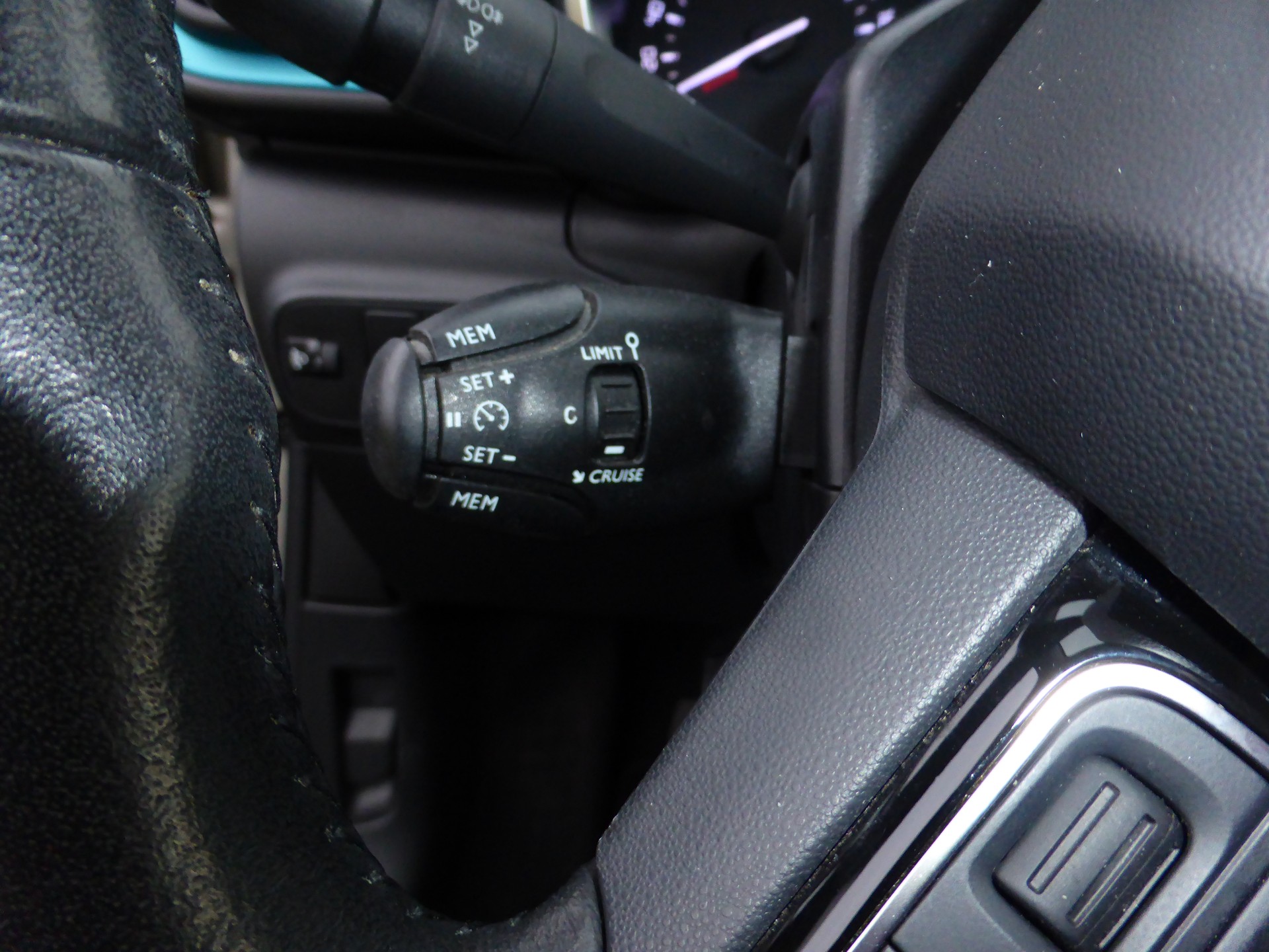 CITROEN C3 1.2i PureTech Swiss Edition-image-13