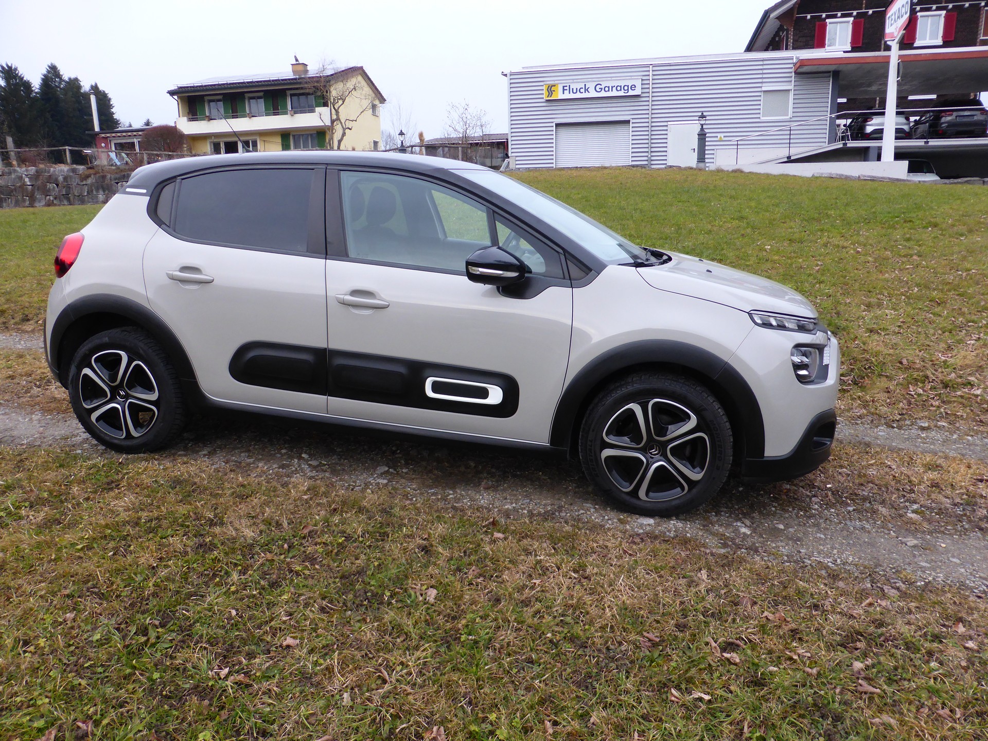 CITROEN C3 1.2i PureTech Swiss Edition-image-2