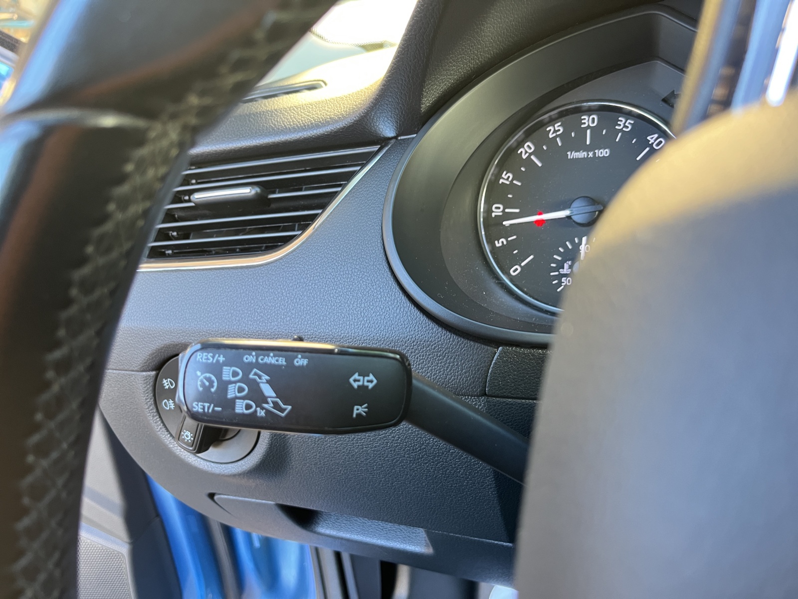 SKODA Octavia Combi 2.0 TDI Style-image-18