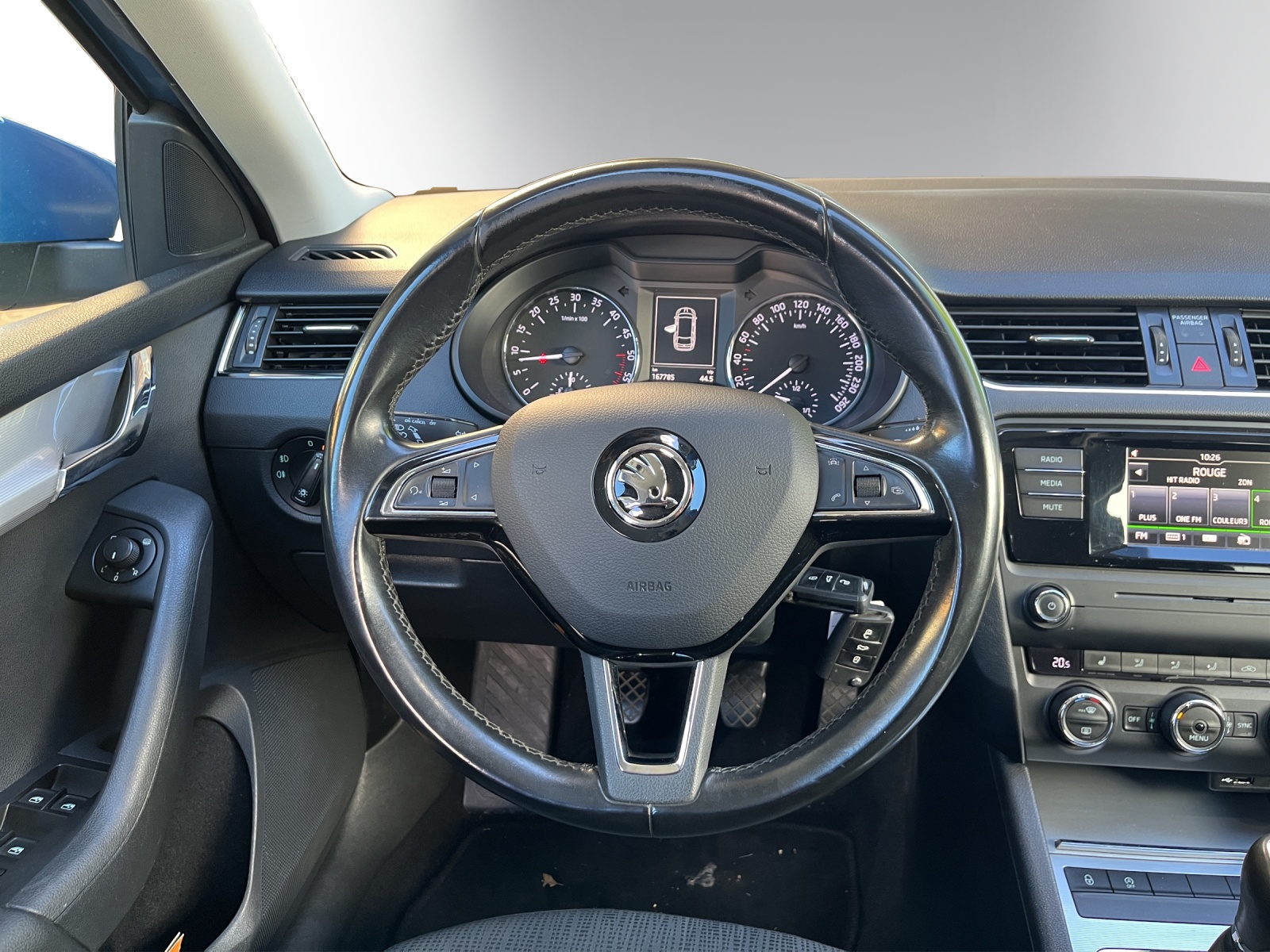SKODA Octavia Combi 2.0 TDI Style-image-13